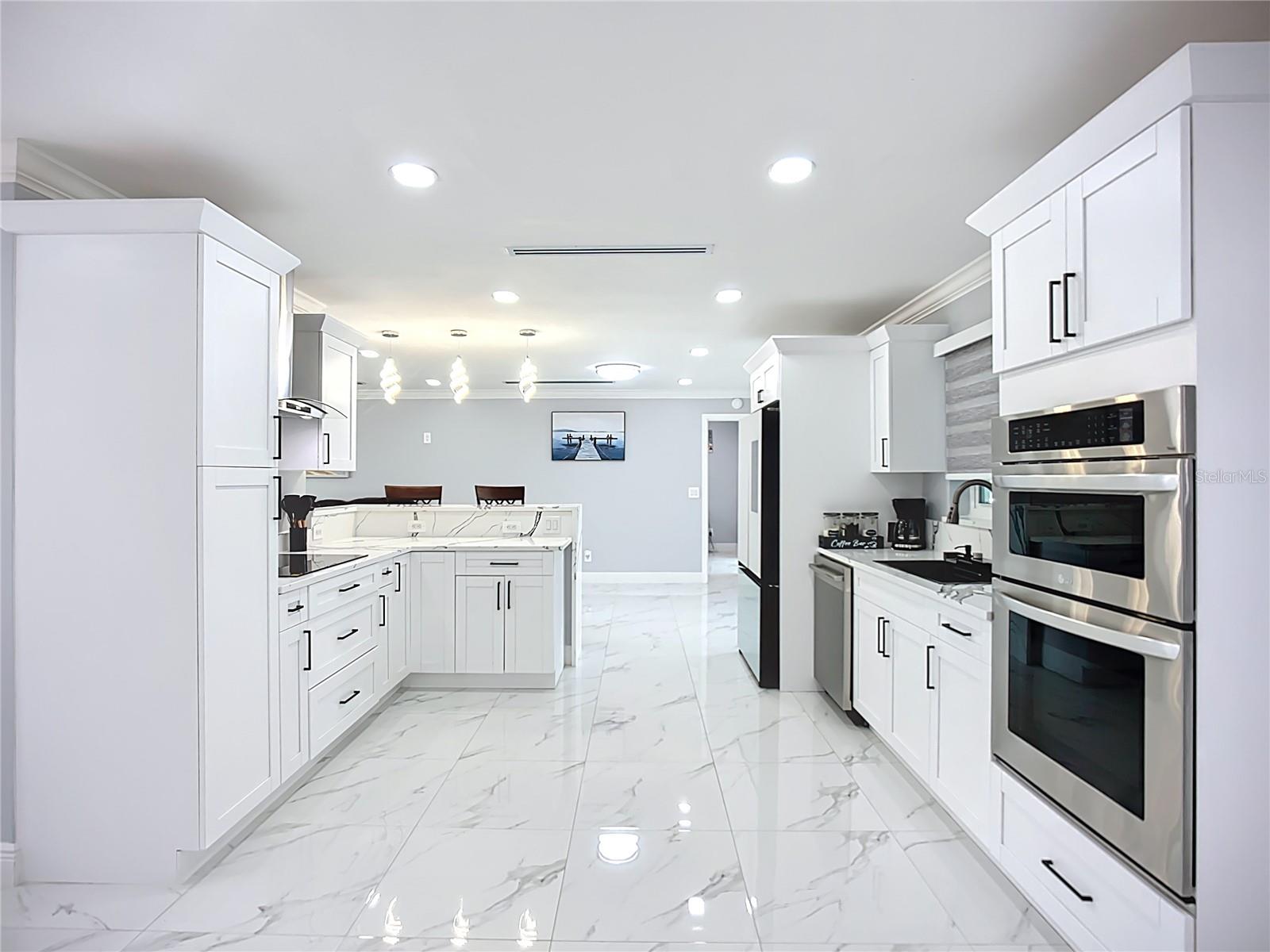 Listing photo id 15 for 6531 Santiago Court