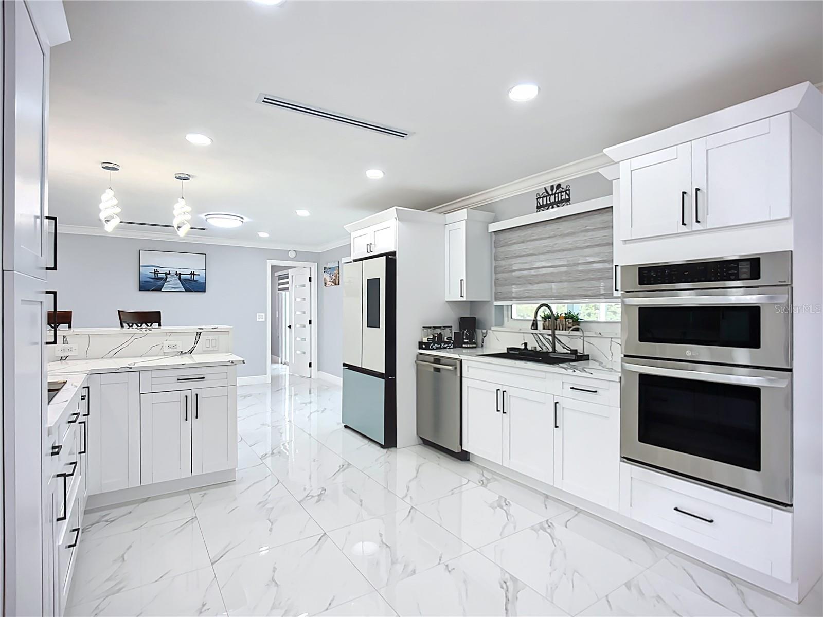 Listing photo id 17 for 6531 Santiago Court