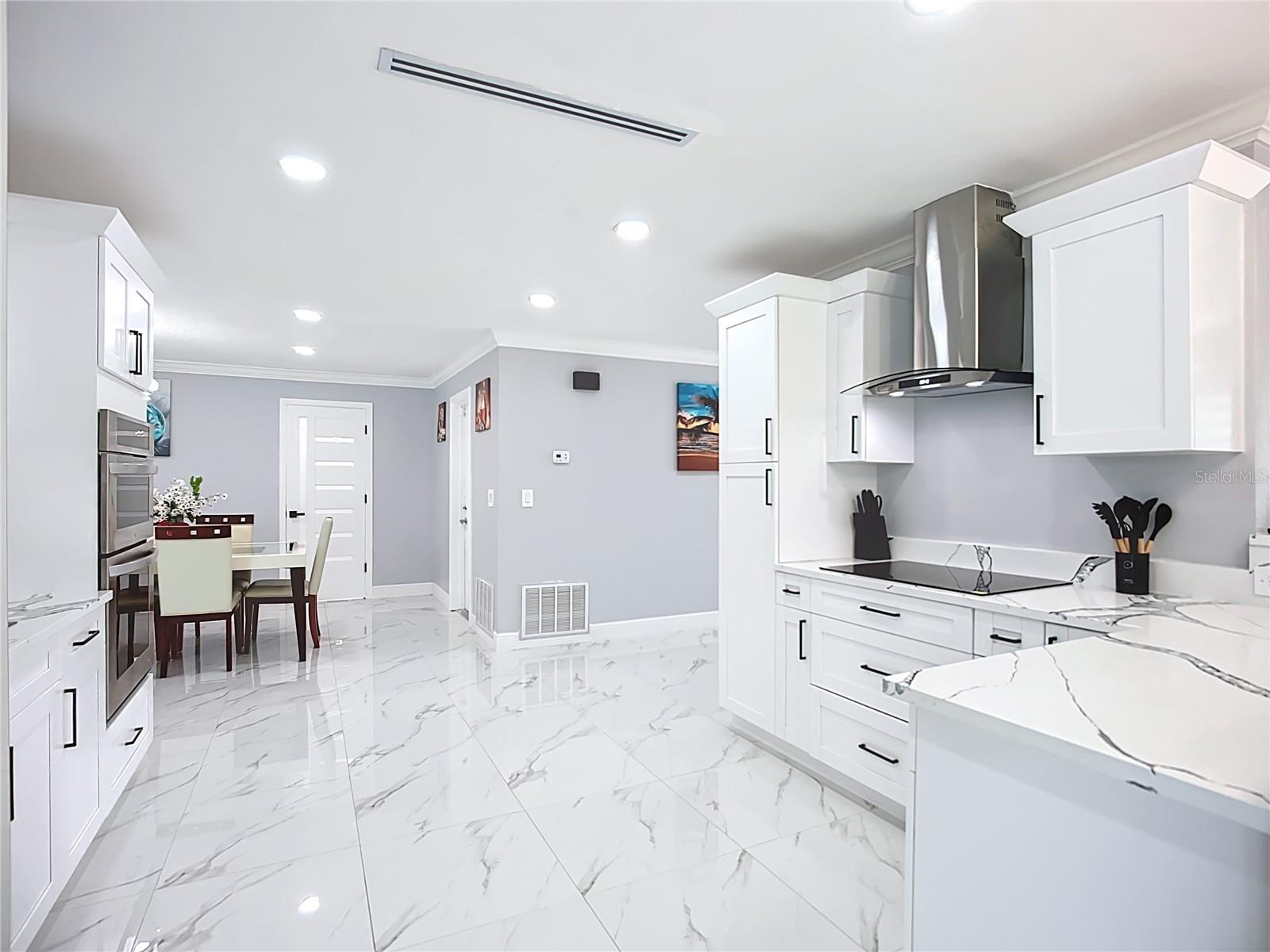 Listing photo id 19 for 6531 Santiago Court