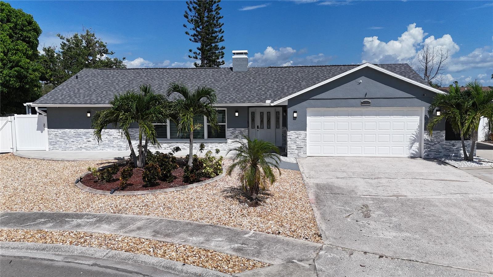Listing photo id 5 for 6531 Santiago Court