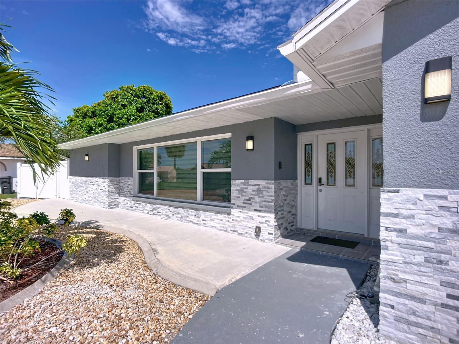 Listing photo id 6 for 6531 Santiago Court