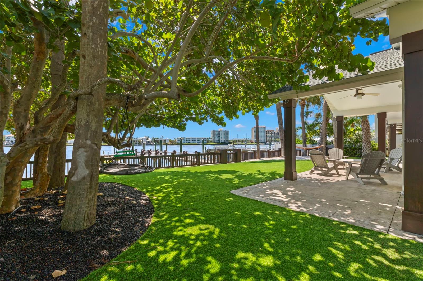 Image 24 of 65 For 819 Bay Esplanade