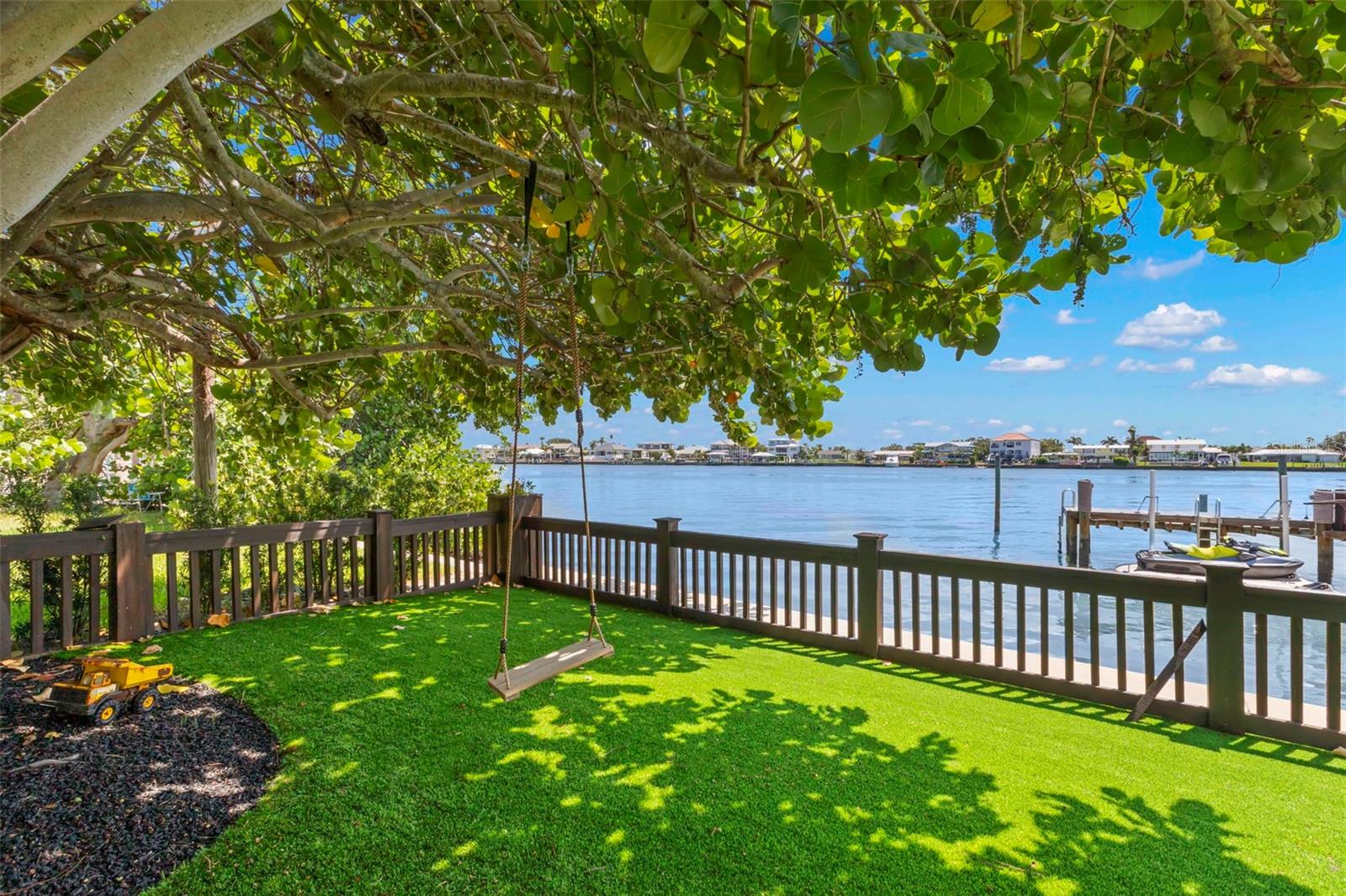 Image 29 of 65 For 819 Bay Esplanade