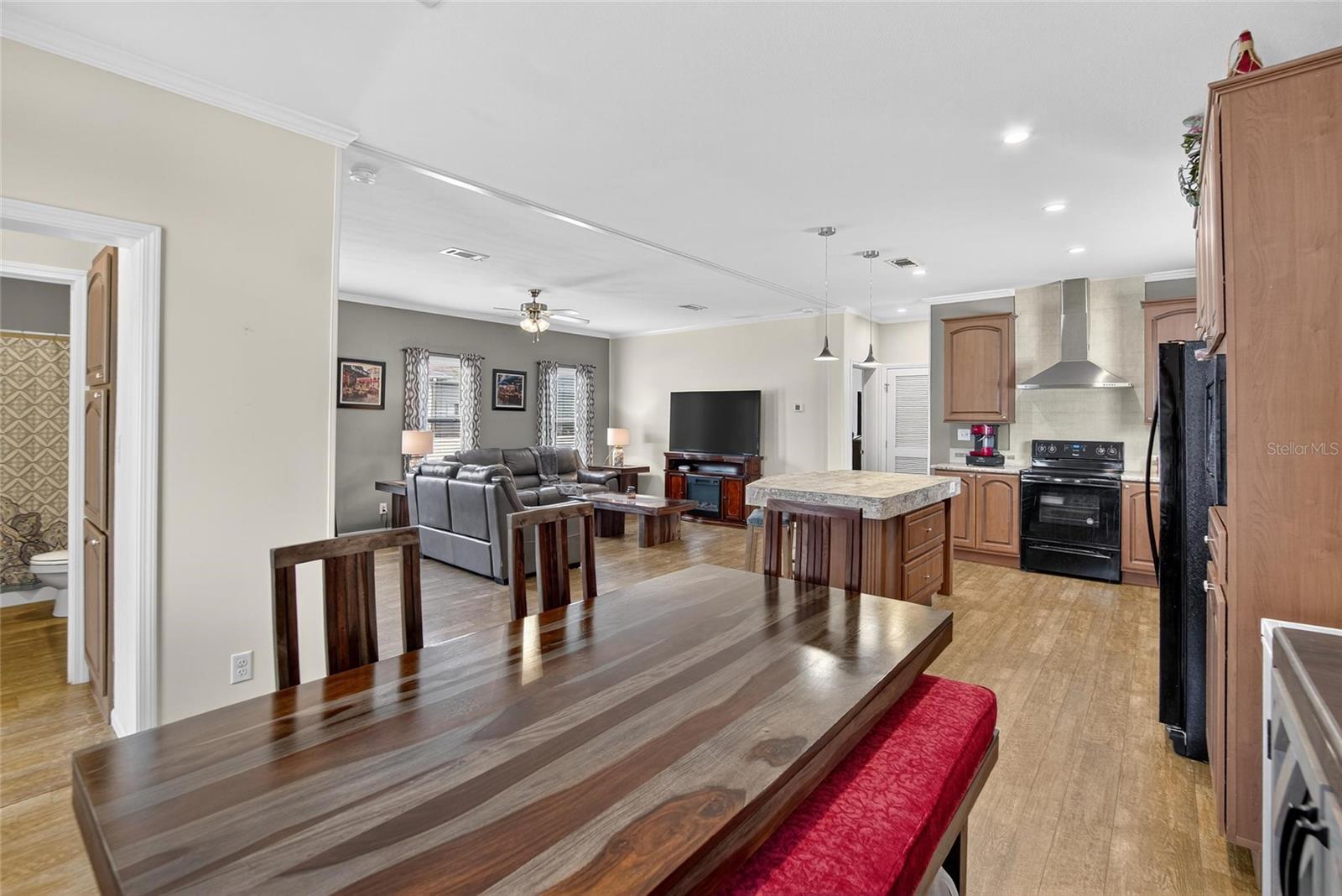 Image 12 of 39 For 915 10th Street Sw