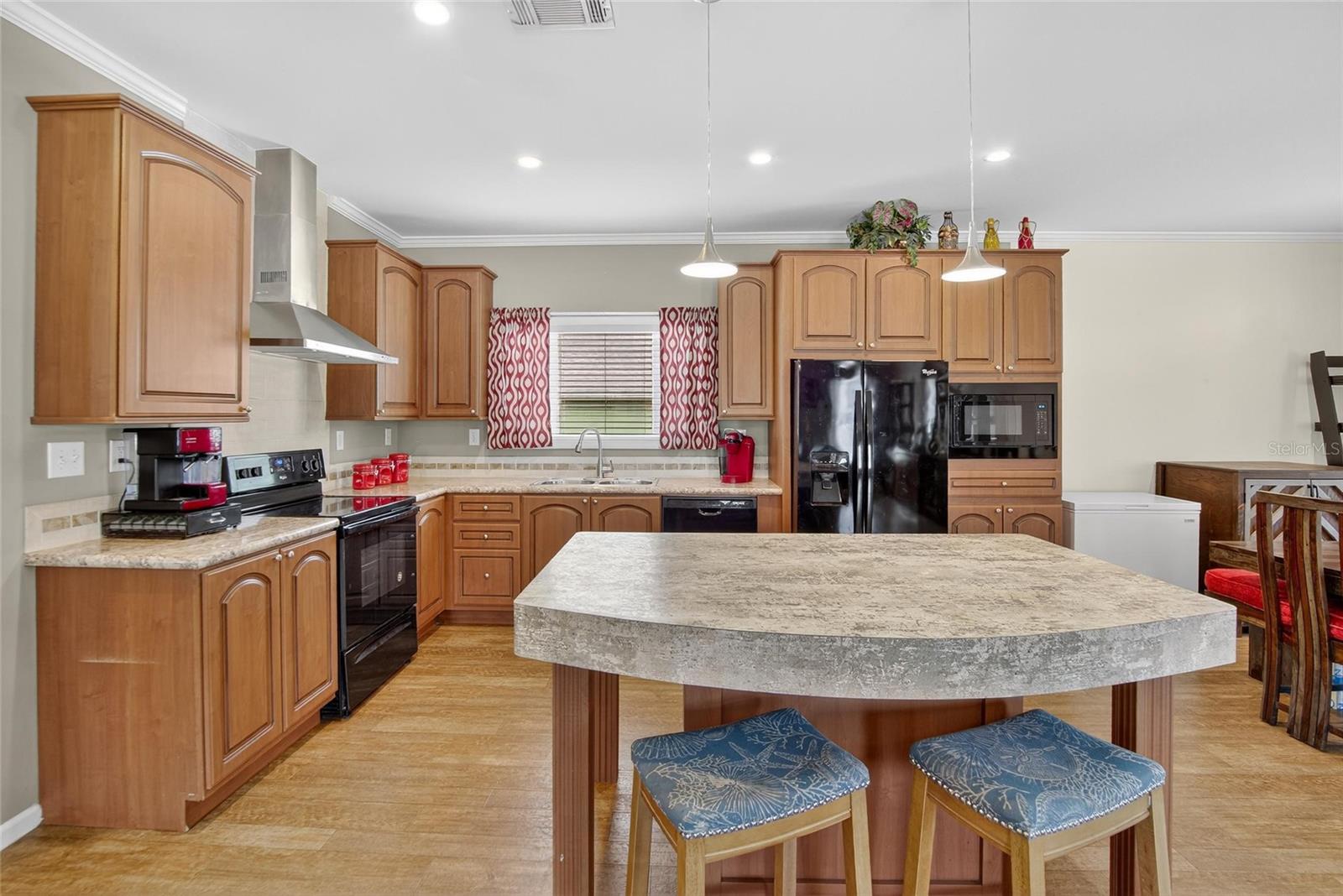 Image 14 of 39 For 915 10th Street Sw