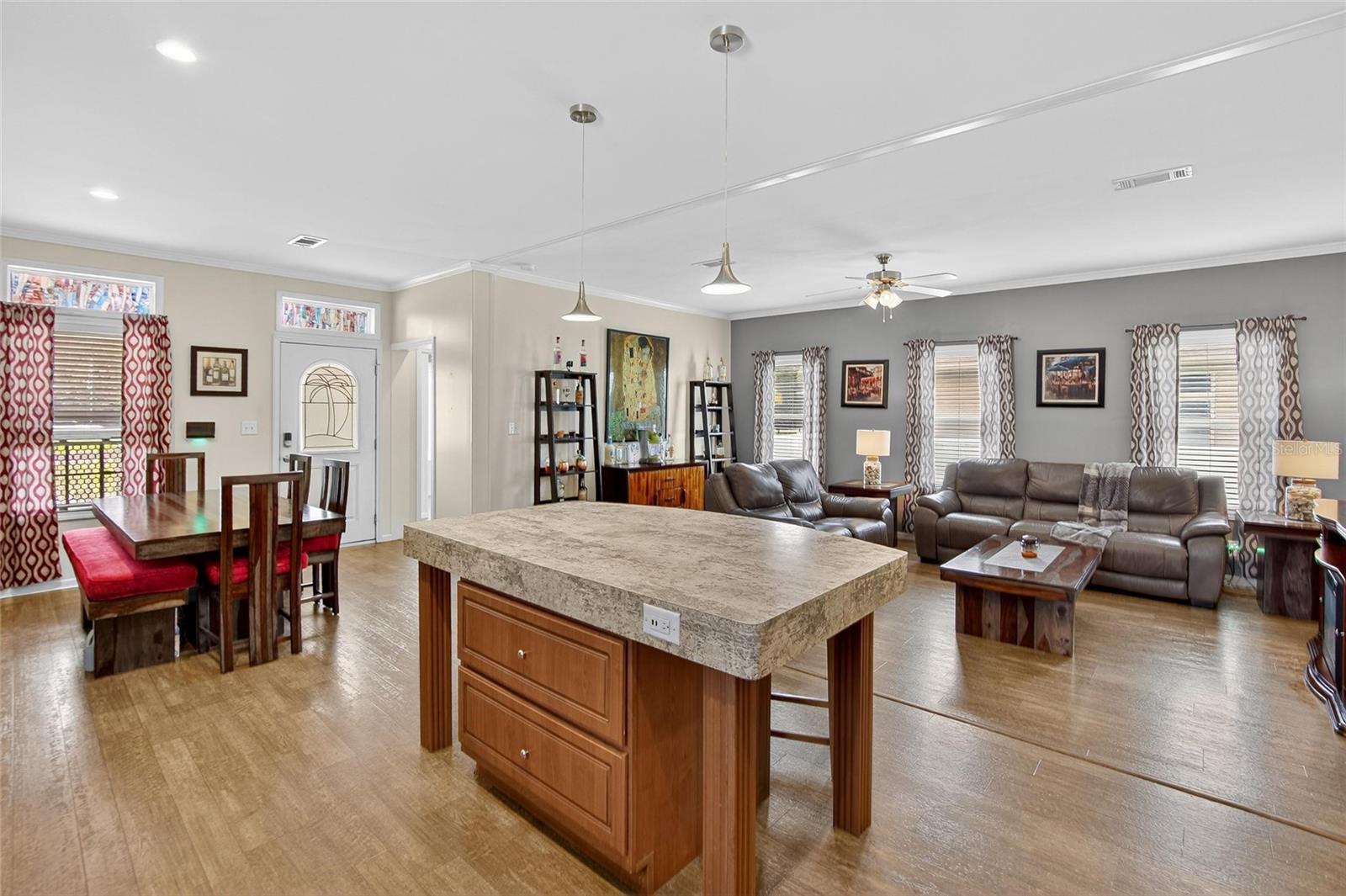 Image 15 of 39 For 915 10th Street Sw