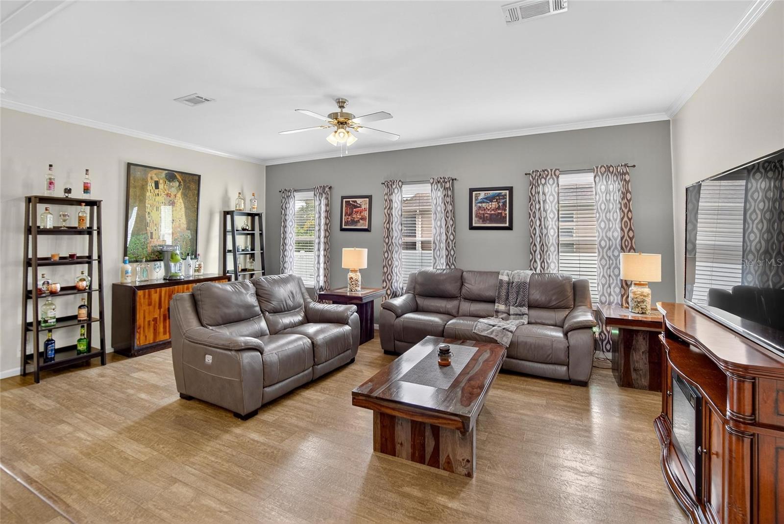 Image 16 of 39 For 915 10th Street Sw