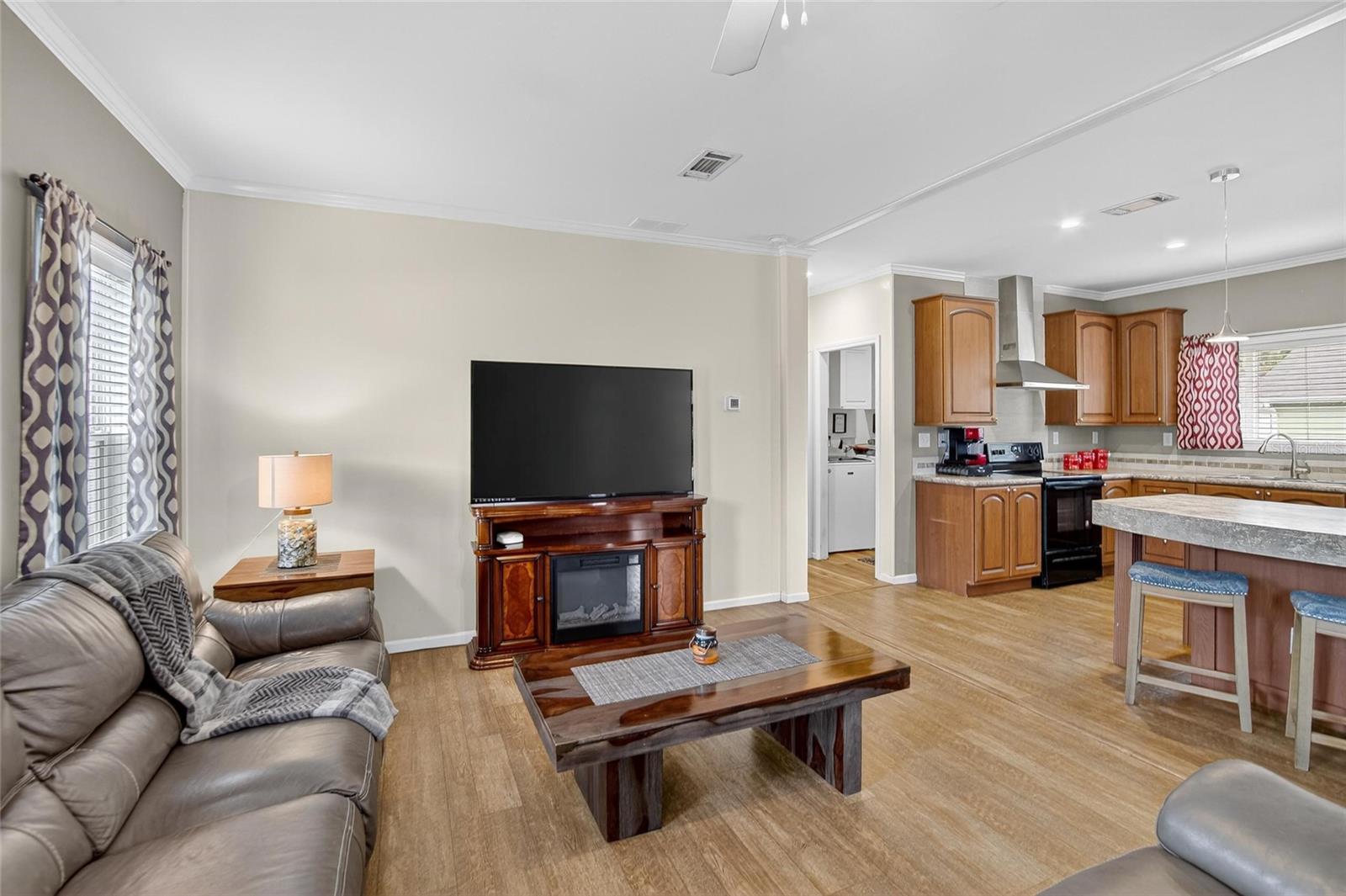 Image 17 of 39 For 915 10th Street Sw