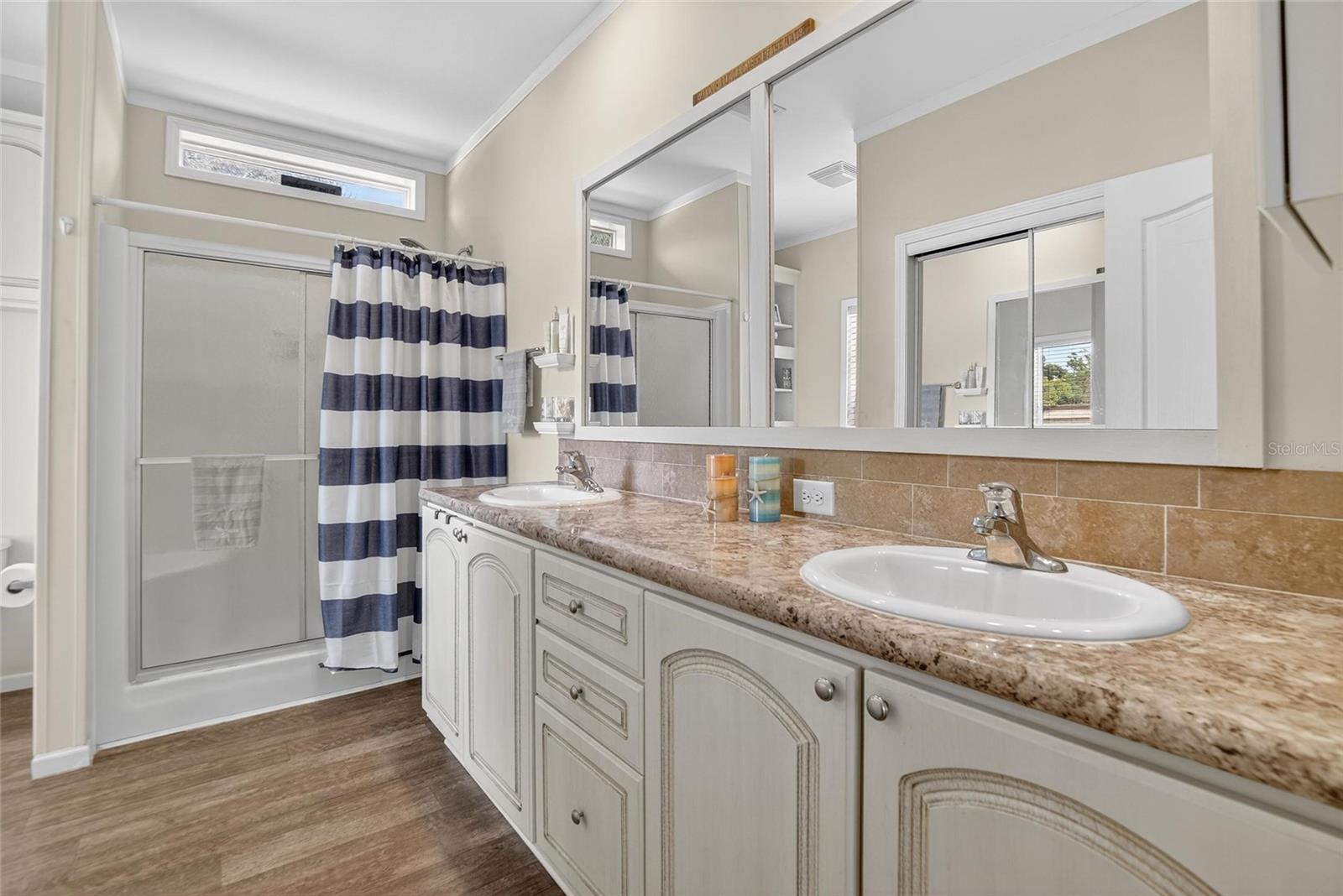Image 20 of 39 For 915 10th Street Sw