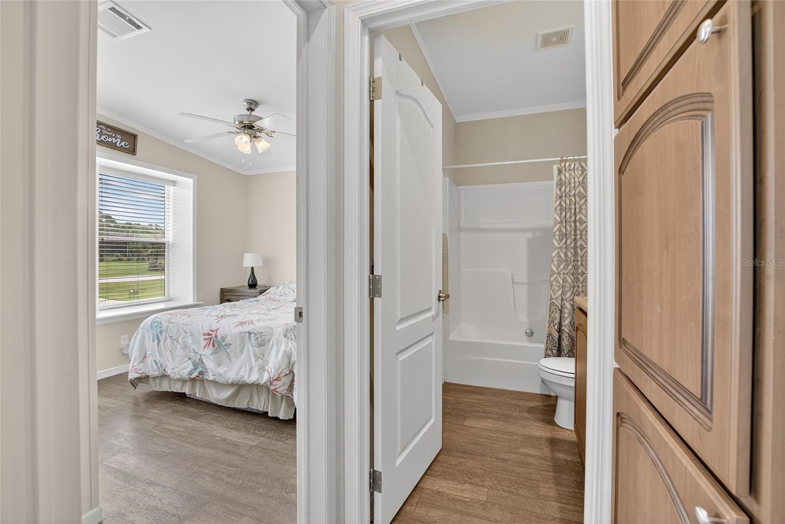Image 24 of 39 For 915 10th Street Sw