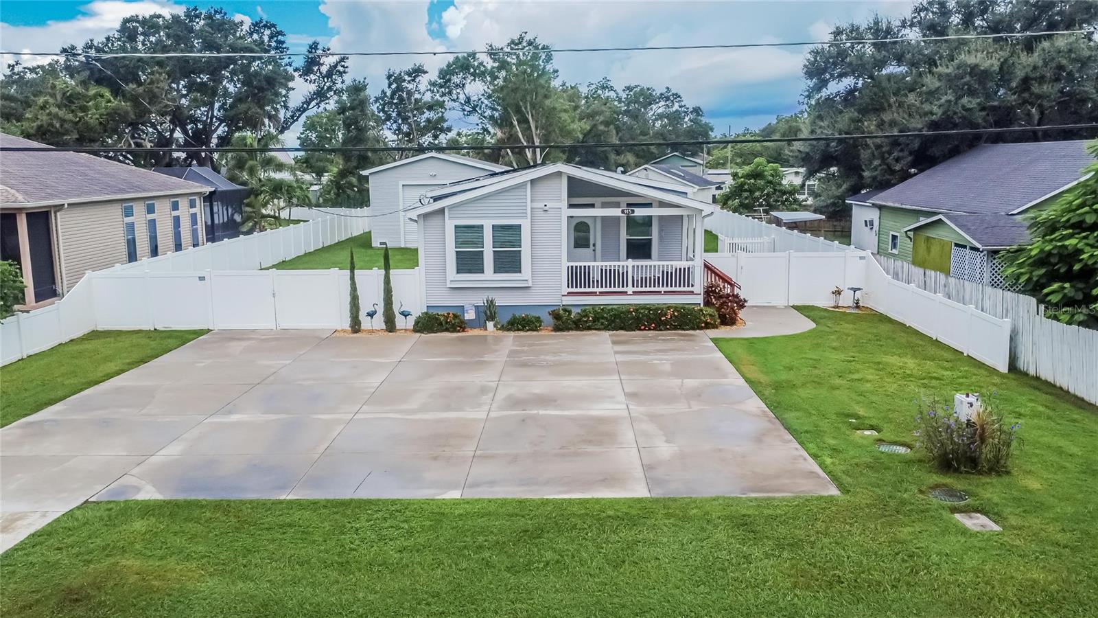 Image 4 of 39 For 915 10th Street Sw