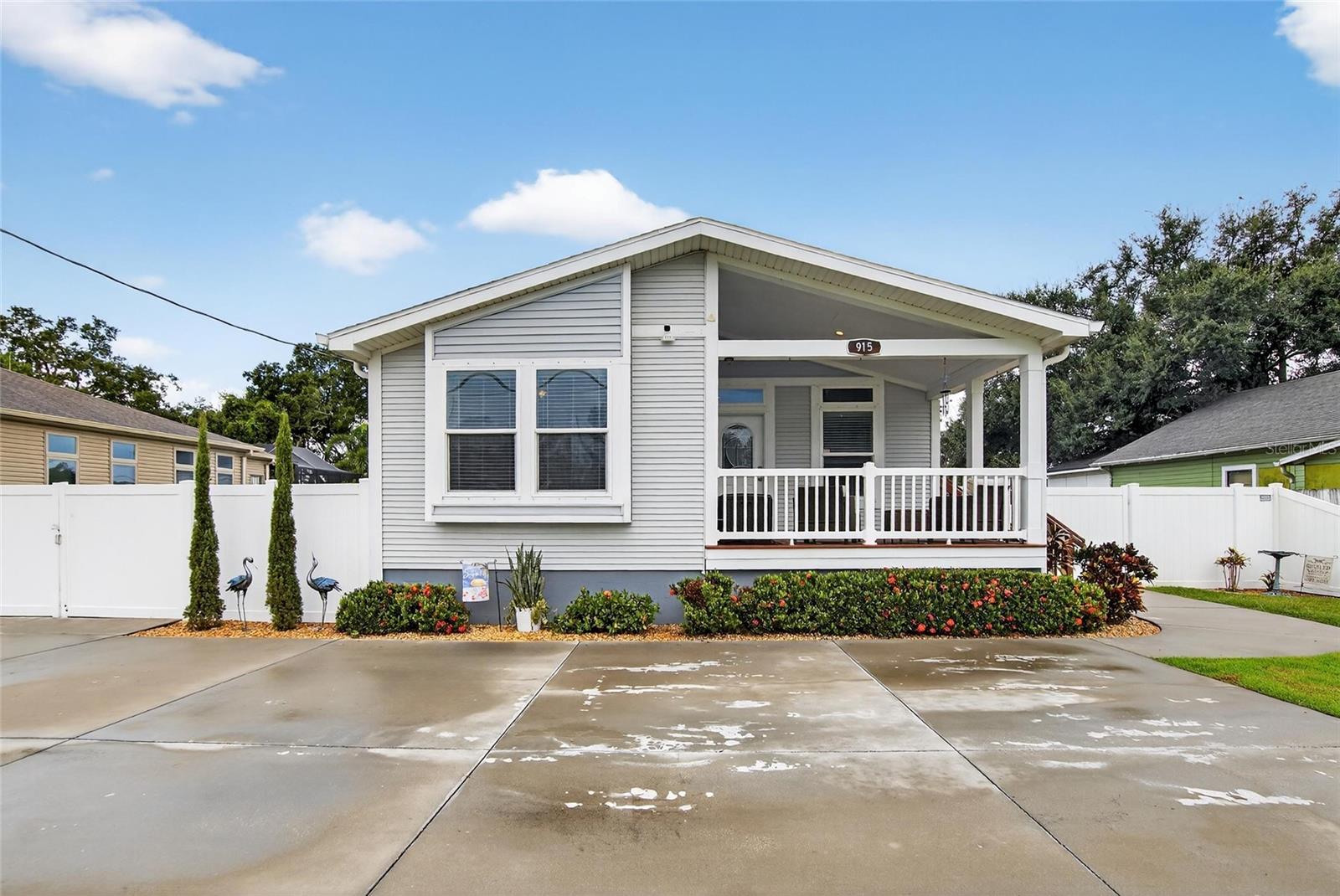 Image 5 of 39 For 915 10th Street Sw