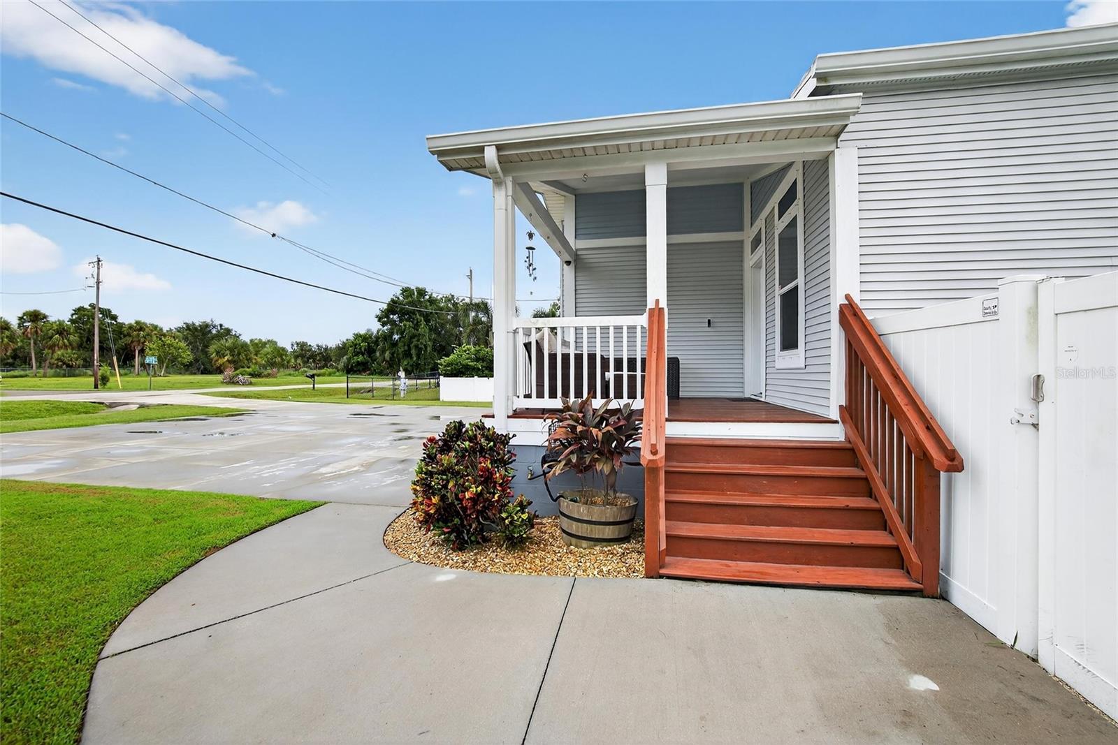 Image 7 of 39 For 915 10th Street Sw