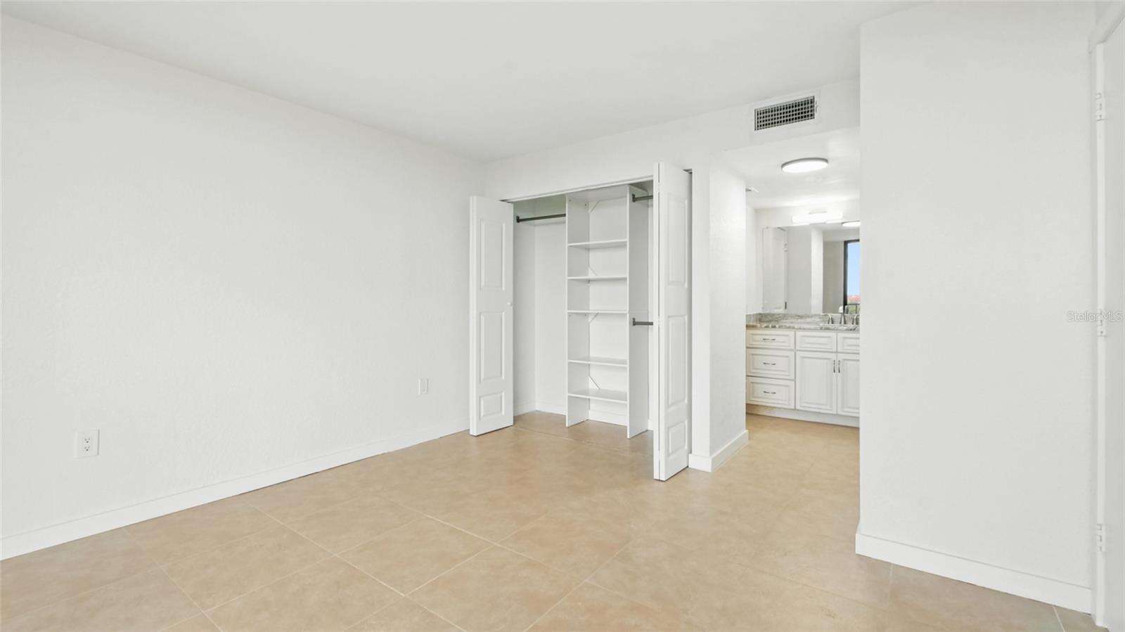 Image 10 of 18 For 900 Cove Cay Drive 6f