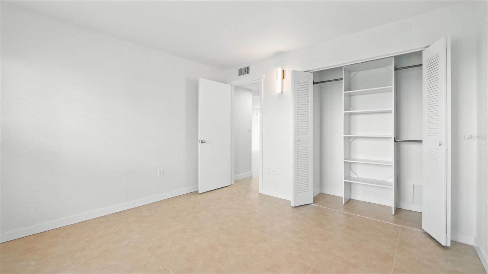 Image 13 of 18 For 900 Cove Cay Drive 6f