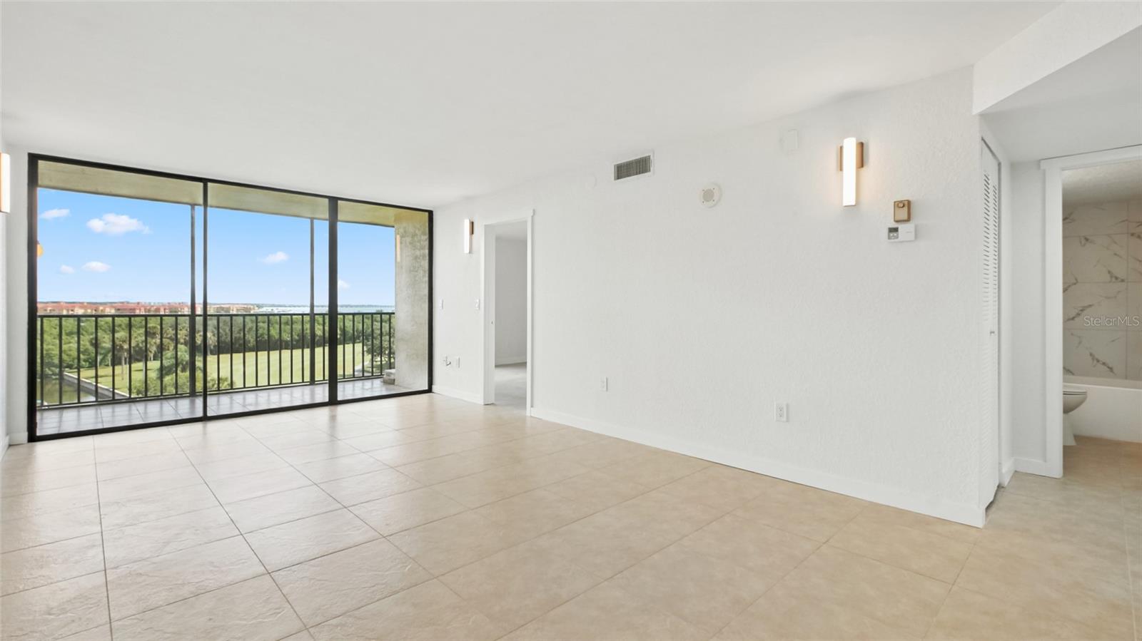 Image 2 of 18 For 900 Cove Cay Drive 6f