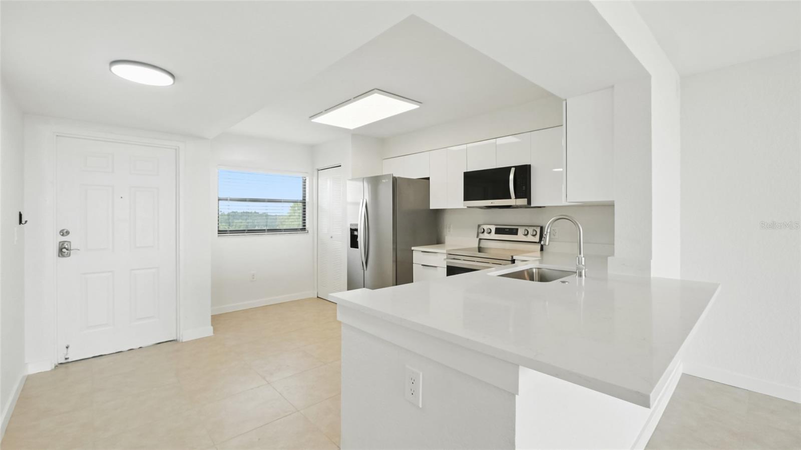 Image 4 of 18 For 900 Cove Cay Drive 6f