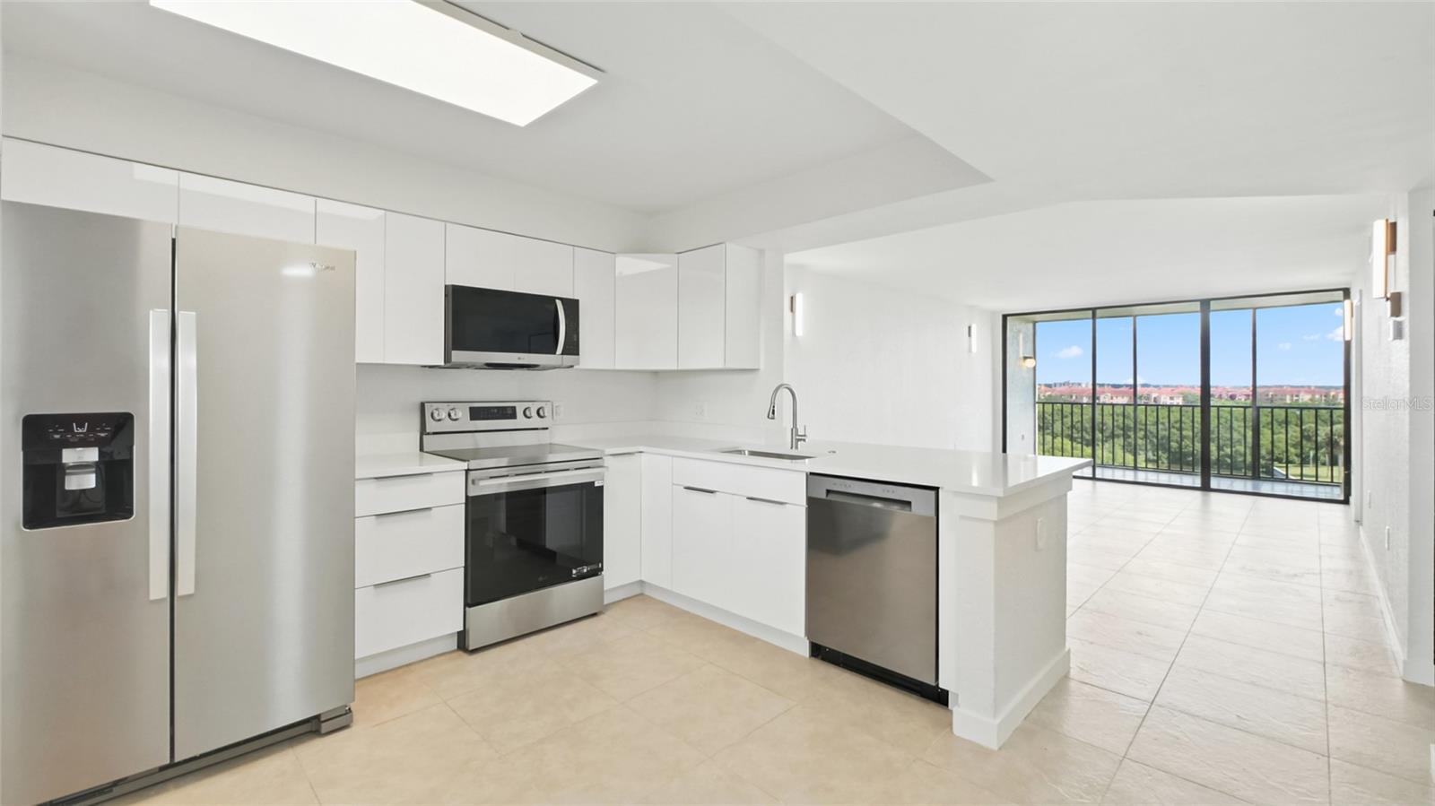 Image 5 of 18 For 900 Cove Cay Drive 6f