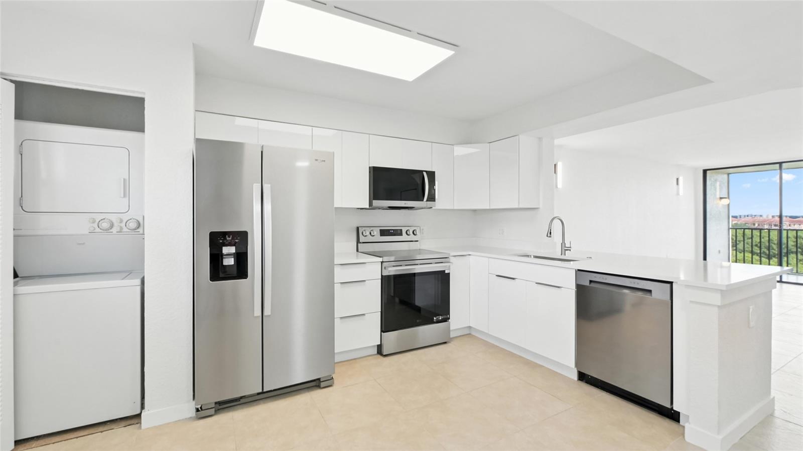 Image 7 of 18 For 900 Cove Cay Drive 6f