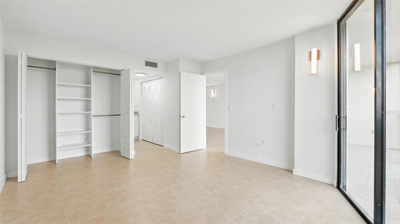 Image 8 of 18 For 900 Cove Cay Drive 6f