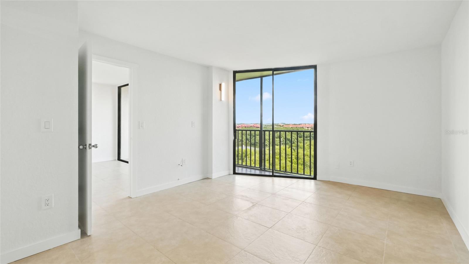 Image 9 of 18 For 900 Cove Cay Drive 6f