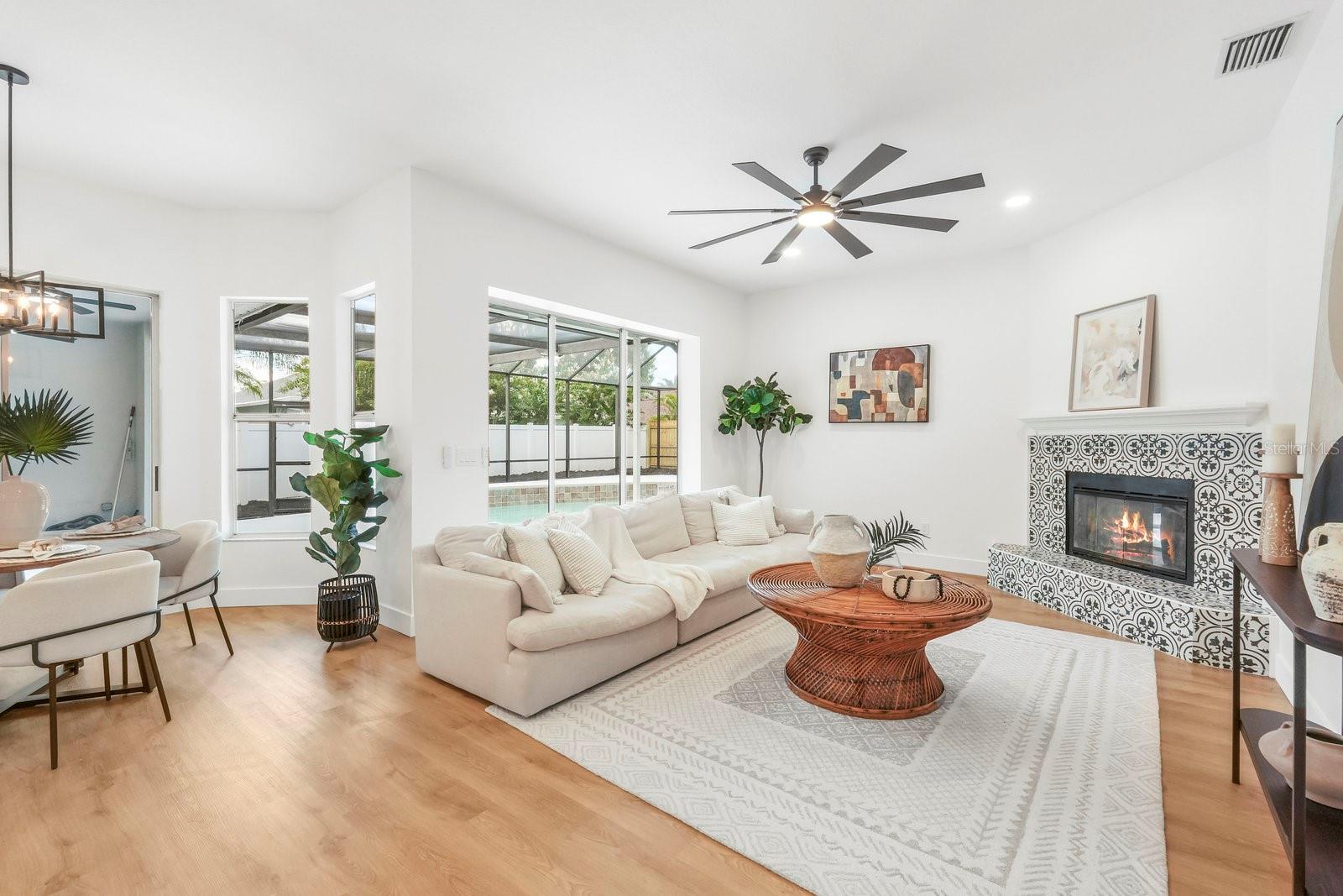 Listing photo id 1 for 9732 Fox Chapel Road