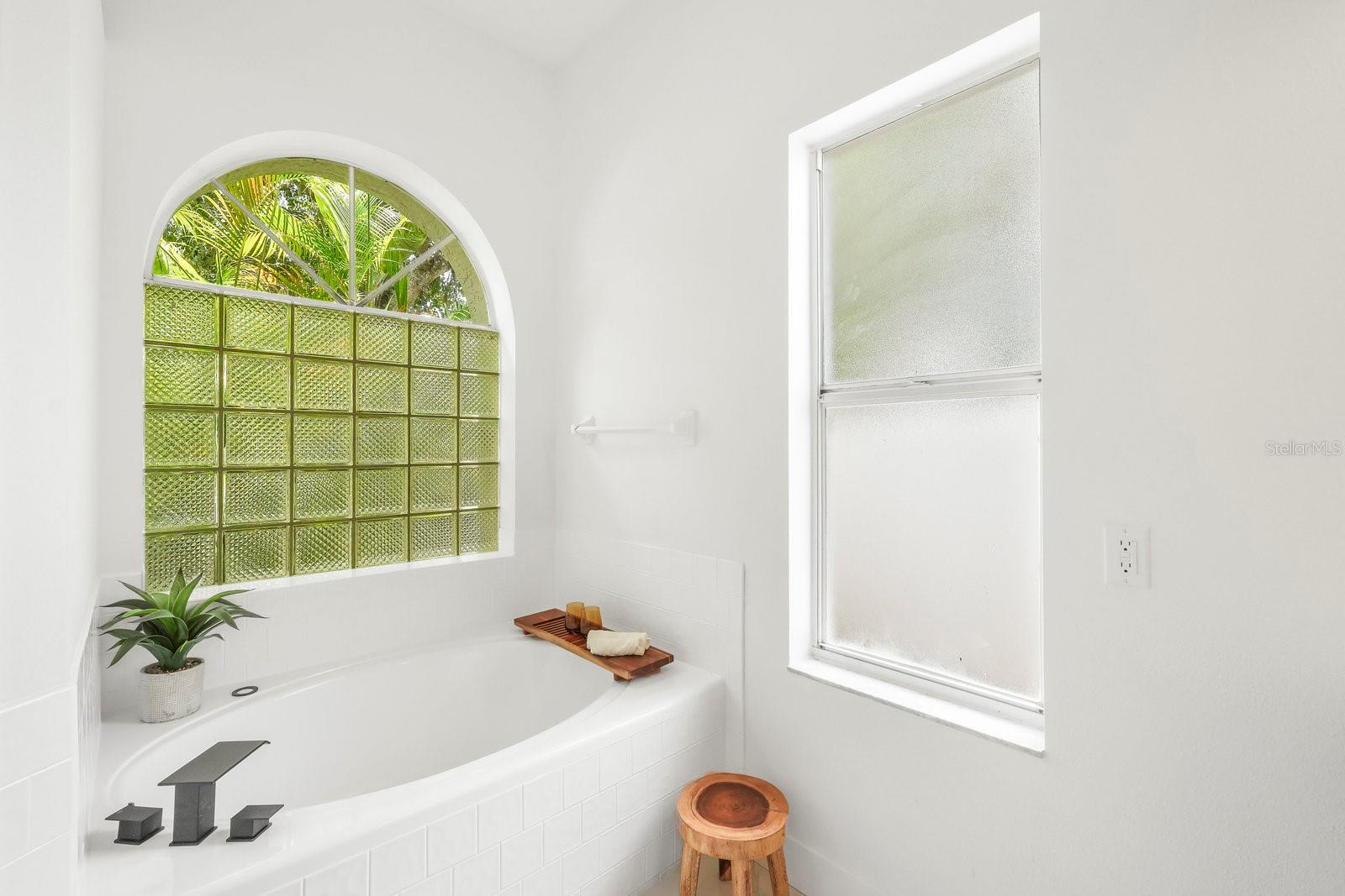Listing photo id 28 for 9732 Fox Chapel Road