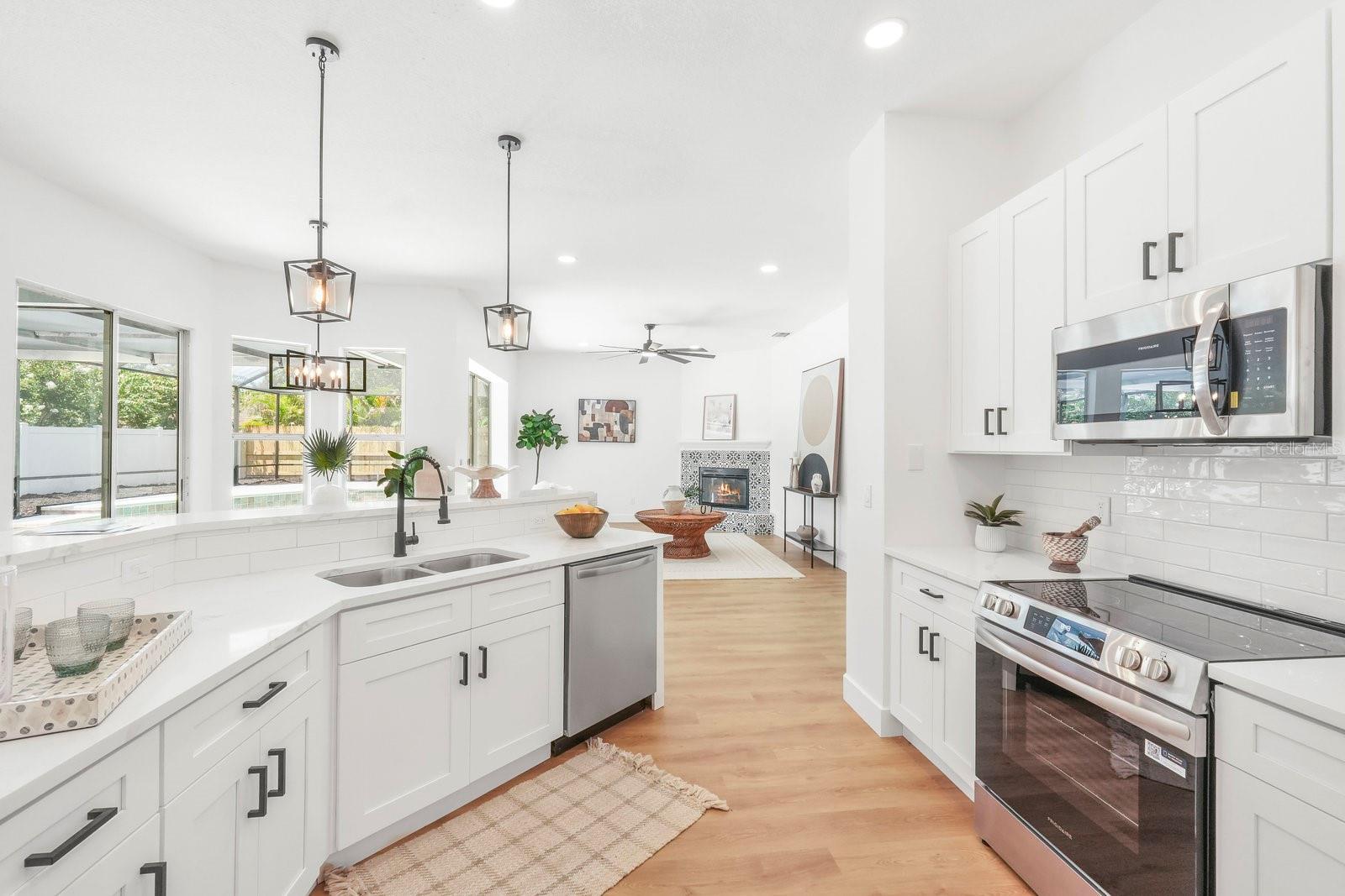 Listing photo id 3 for 9732 Fox Chapel Road