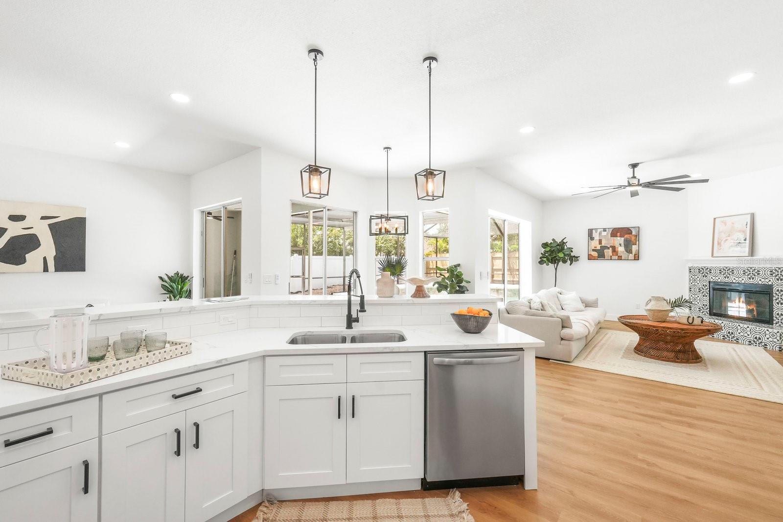 Listing photo id 4 for 9732 Fox Chapel Road