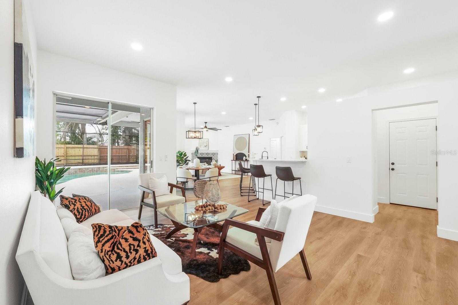 Listing photo id 5 for 9732 Fox Chapel Road