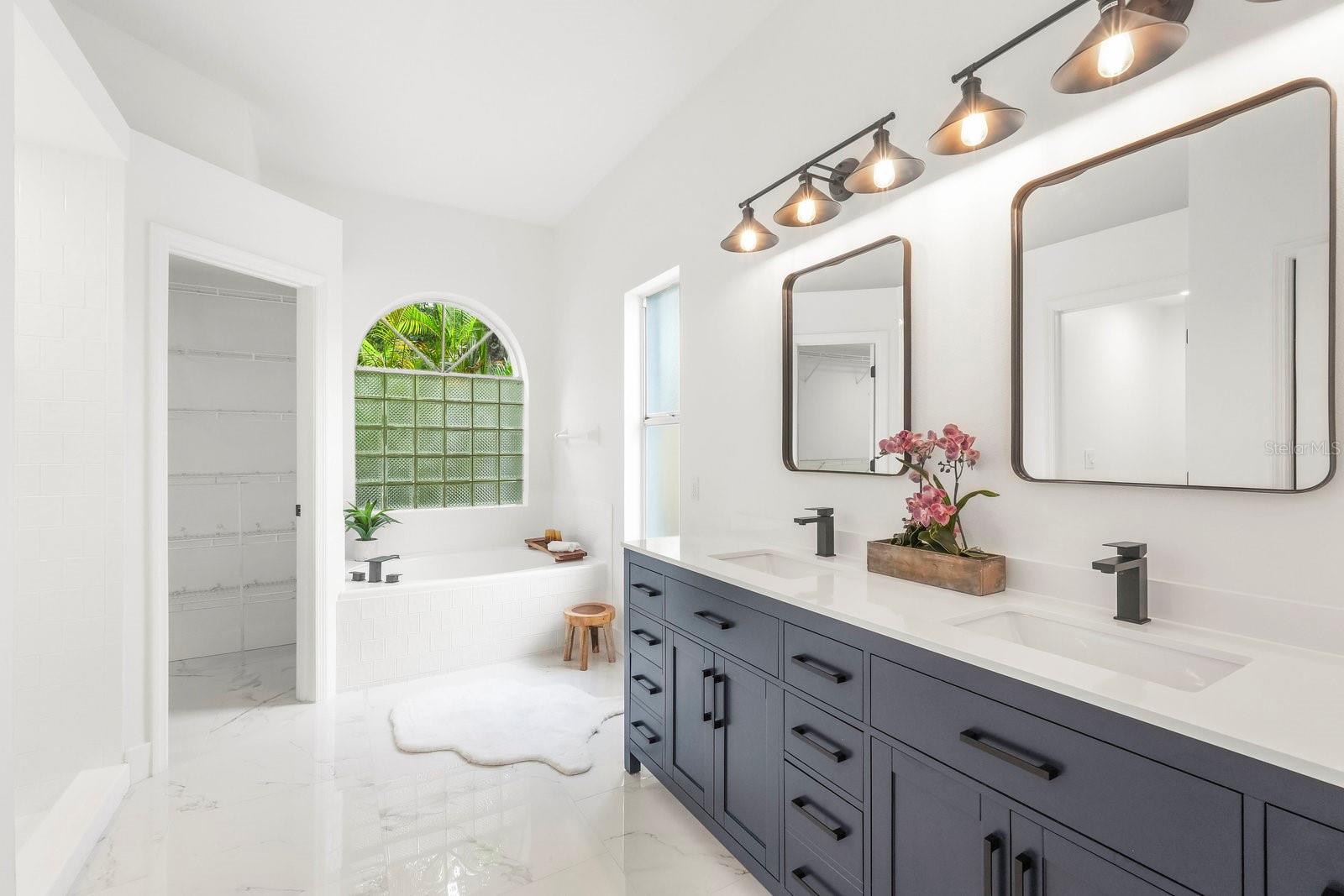 Listing photo id 7 for 9732 Fox Chapel Road