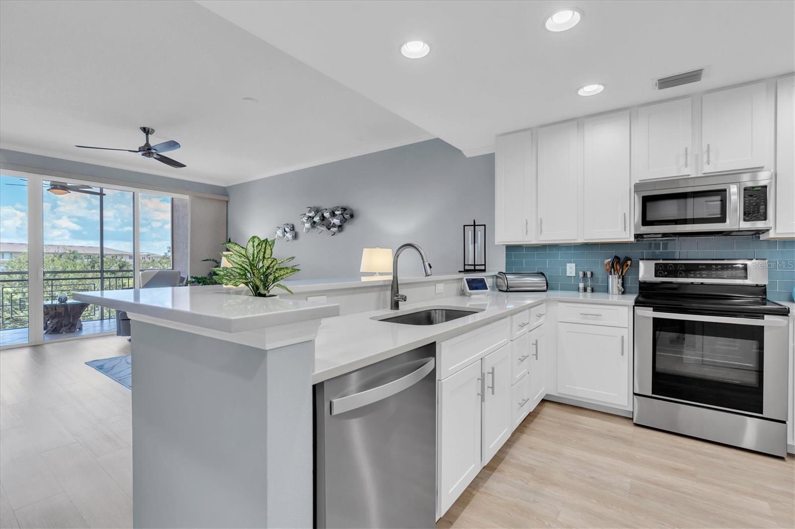 Image 10 of 61 For 7069 Key Haven Road 303