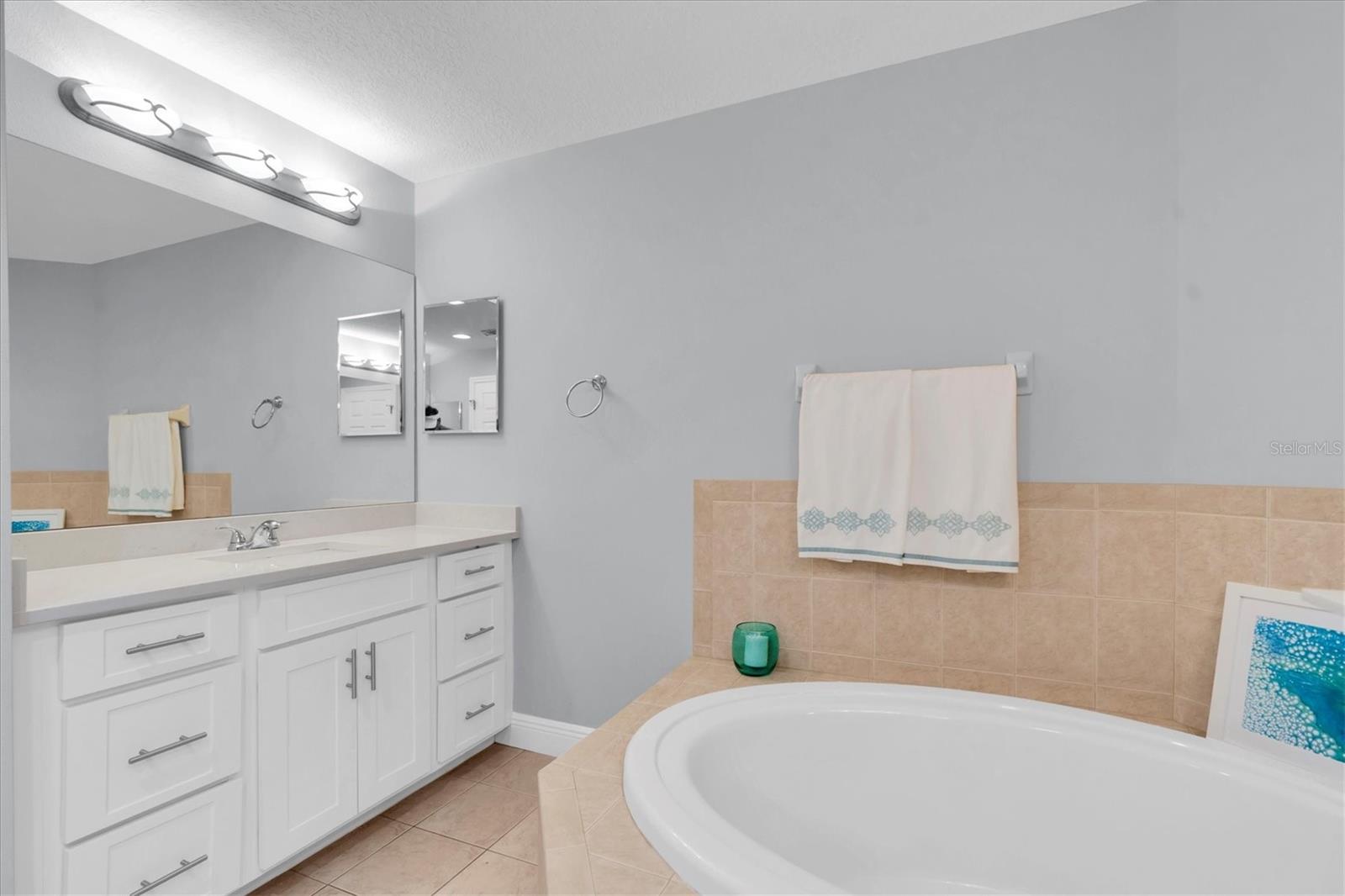 Image 25 of 61 For 7069 Key Haven Road 303