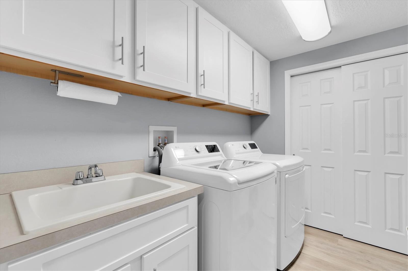 Image 33 of 61 For 7069 Key Haven Road 303