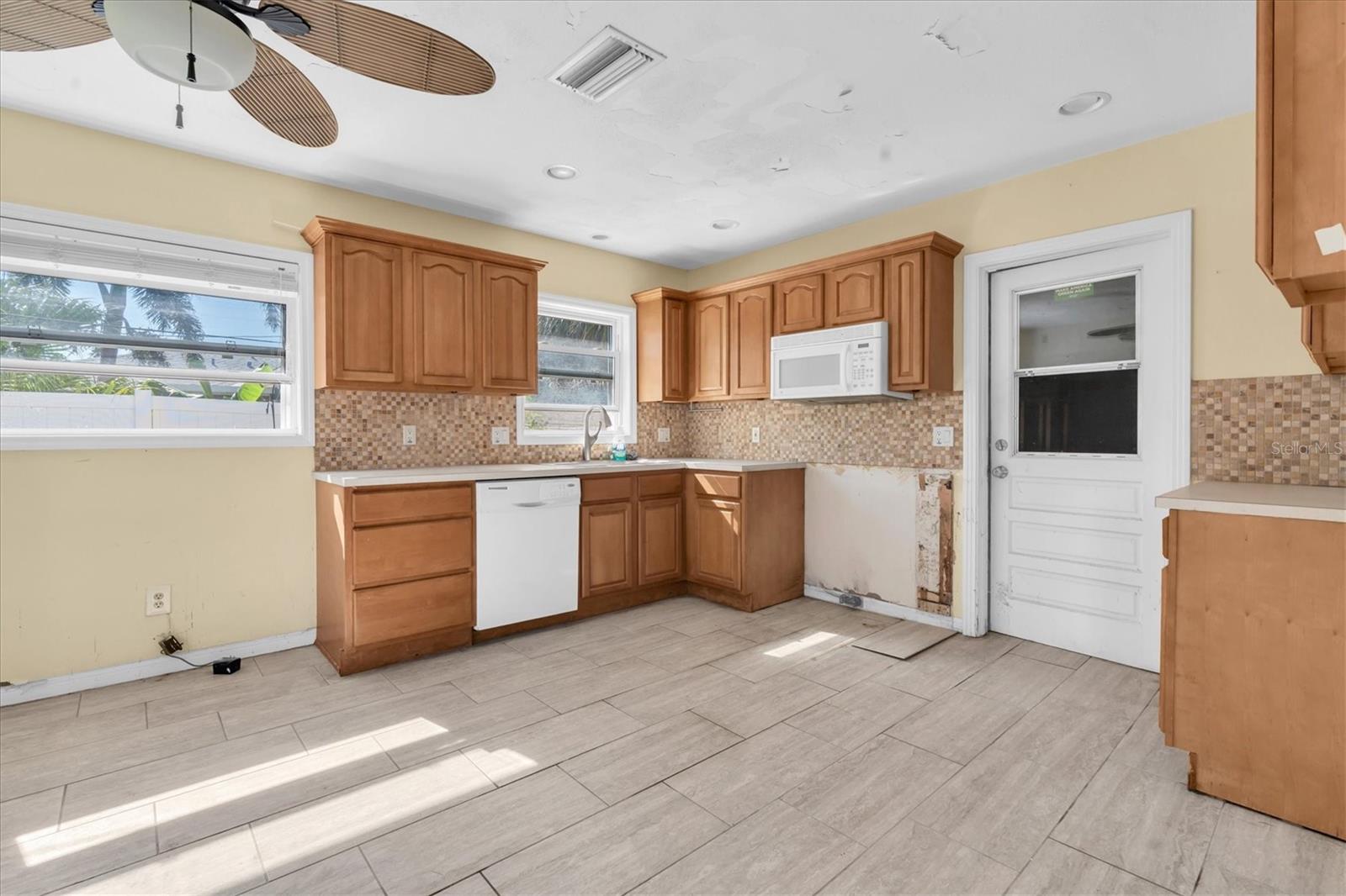 Image 11 of 30 For 16305 1st Street E