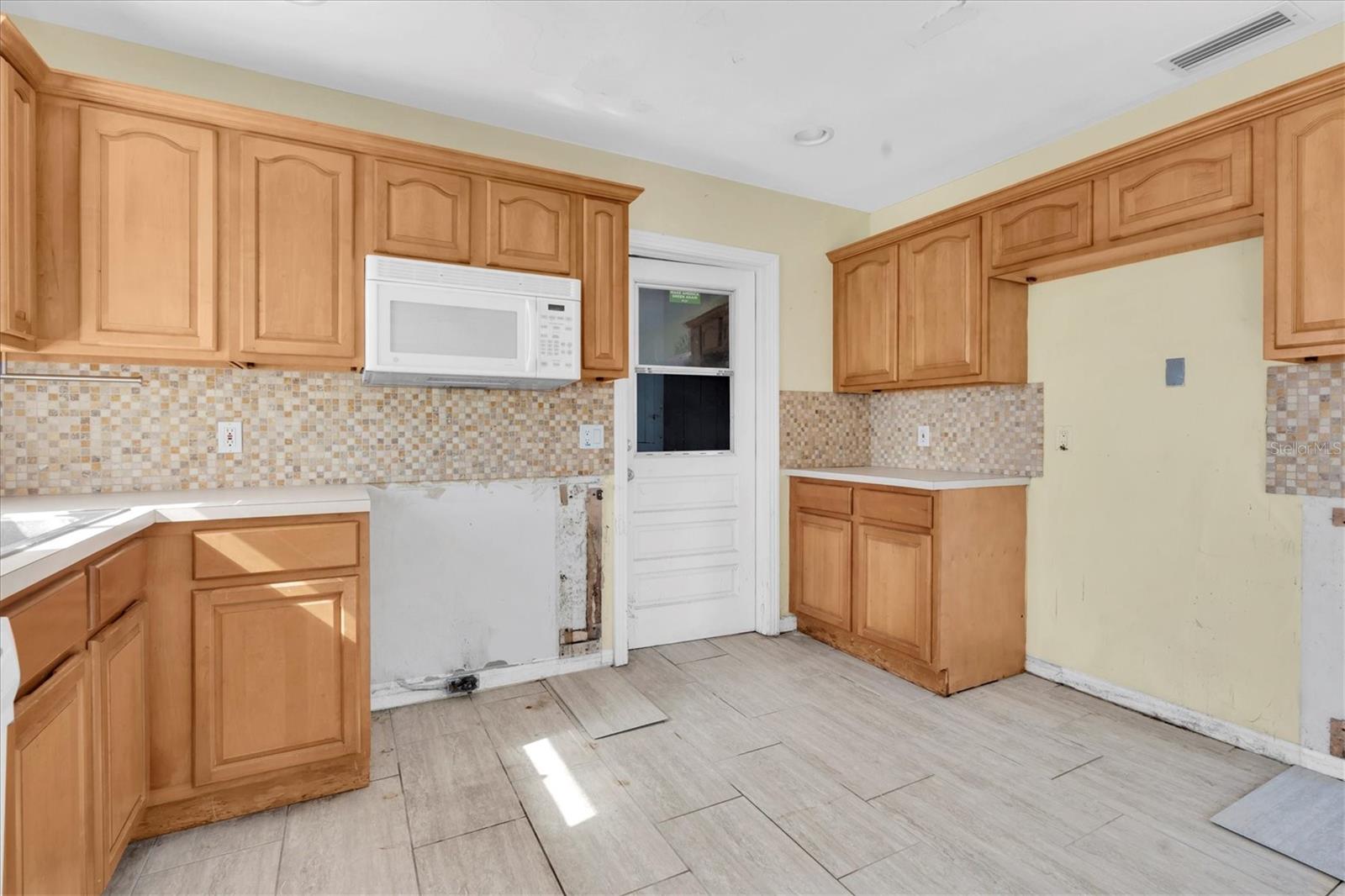 Image 14 of 30 For 16305 1st Street E