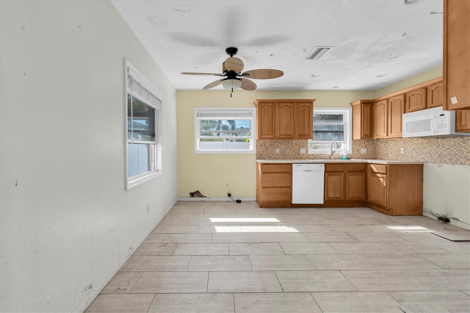 Image 15 of 30 For 16305 1st Street E