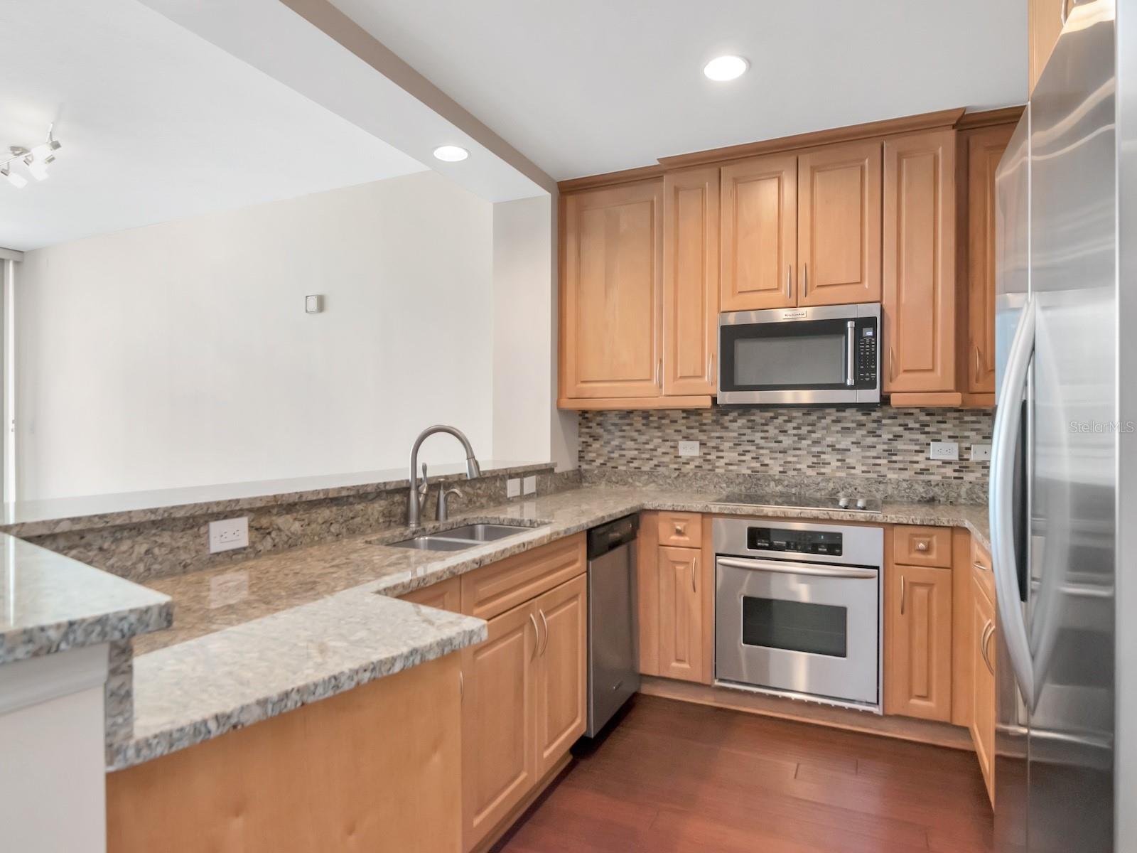 Image 11 of 84 For 450 Knights Run Avenue 705