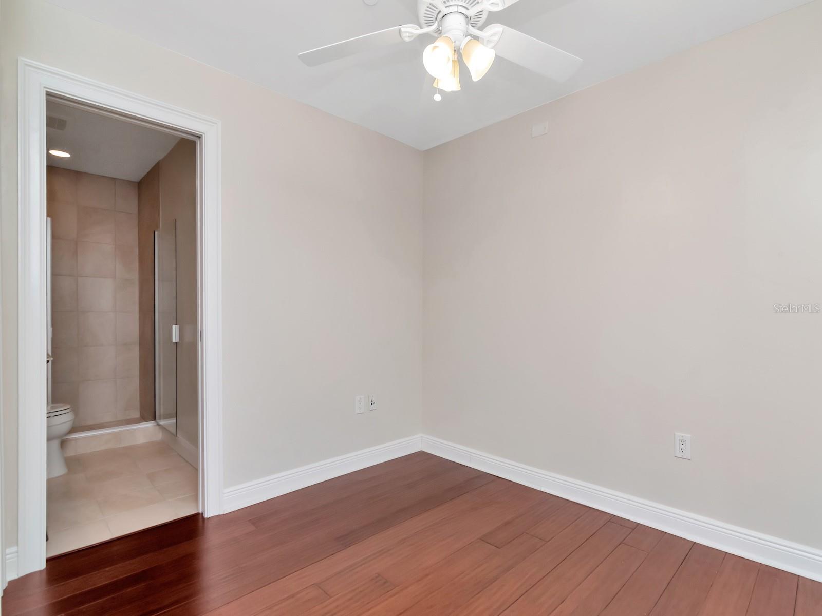 Image 18 of 84 For 450 Knights Run Avenue 705