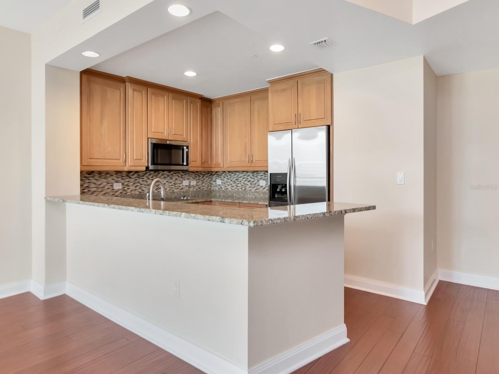 Image 9 of 84 For 450 Knights Run Avenue 705