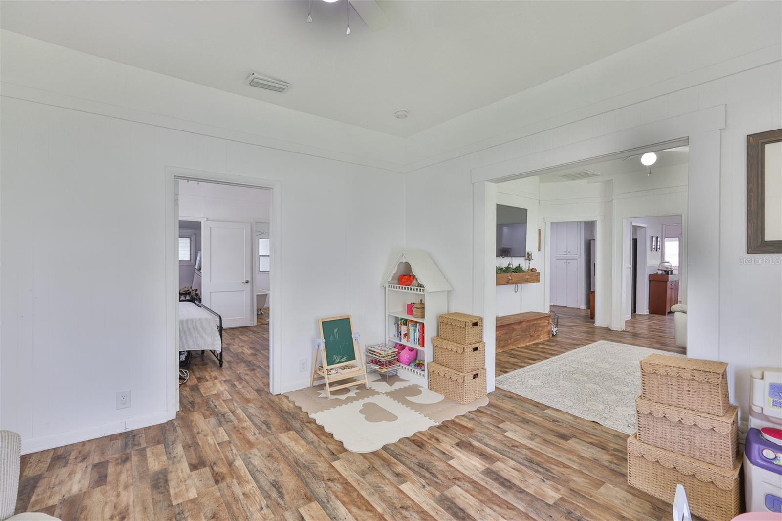 Image 10 of 54 For 305 Tever Street