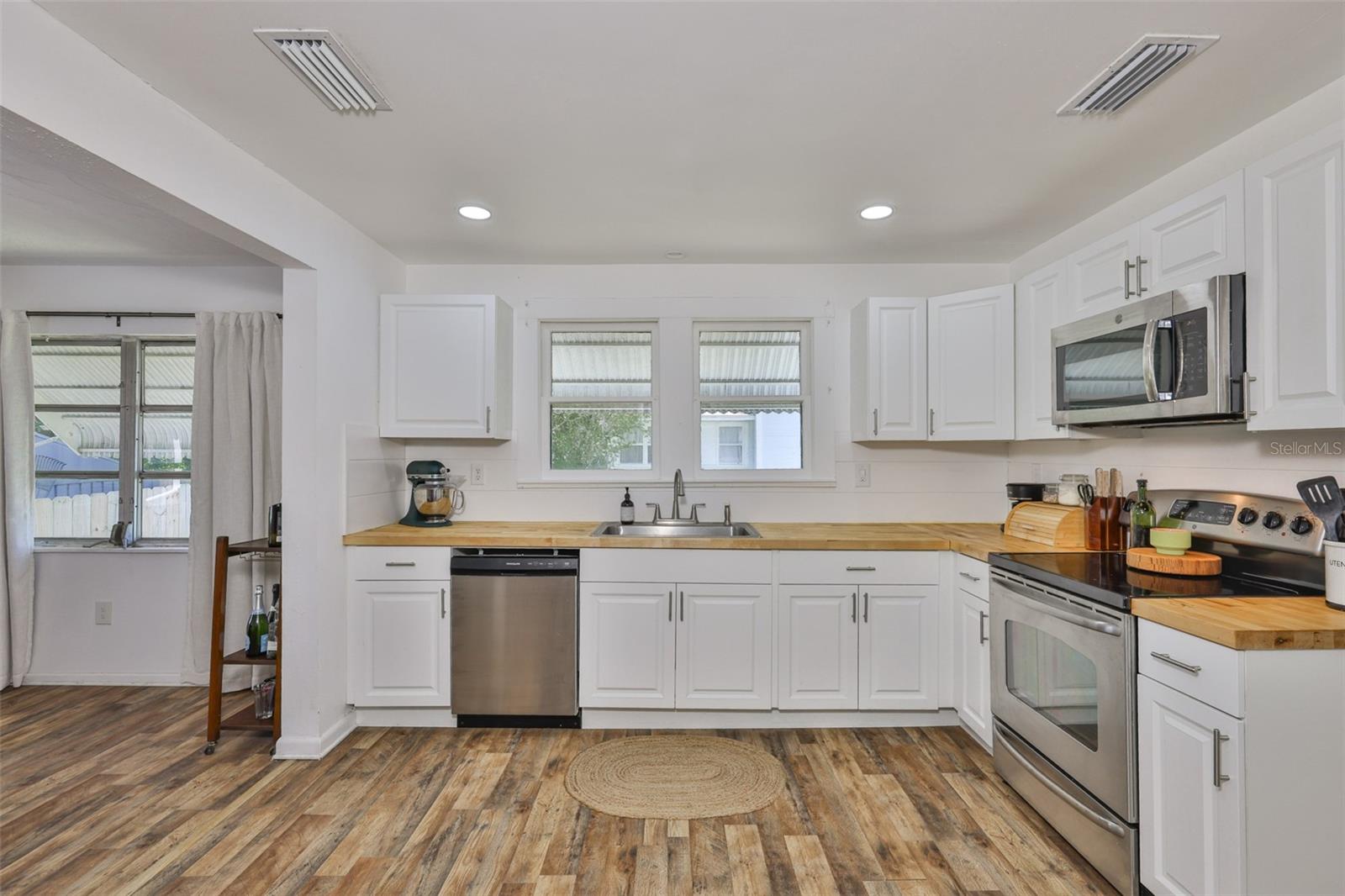 Image 15 of 54 For 305 Tever Street
