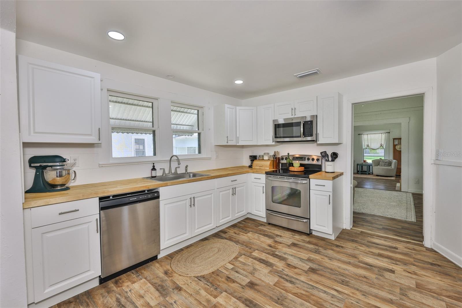 Image 17 of 54 For 305 Tever Street