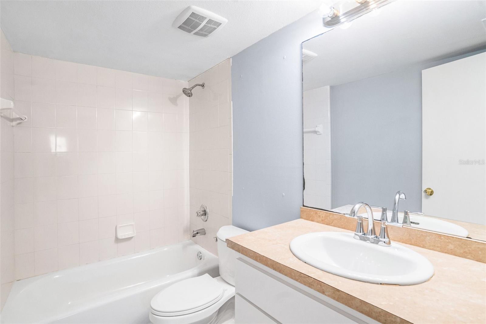 Image 13 of 27 For 4014 Ashford Green Place G103