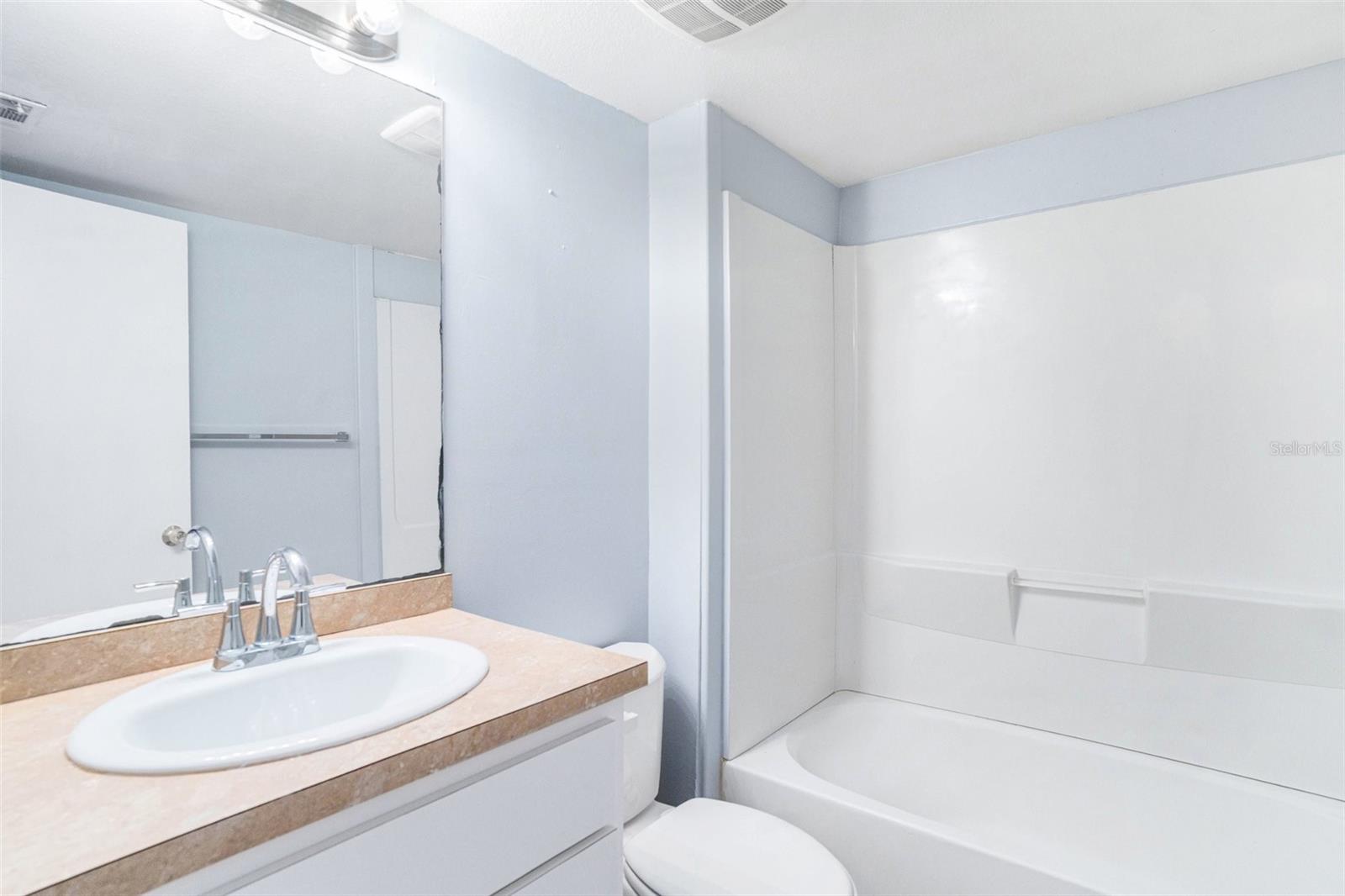 Image 19 of 27 For 4014 Ashford Green Place G103