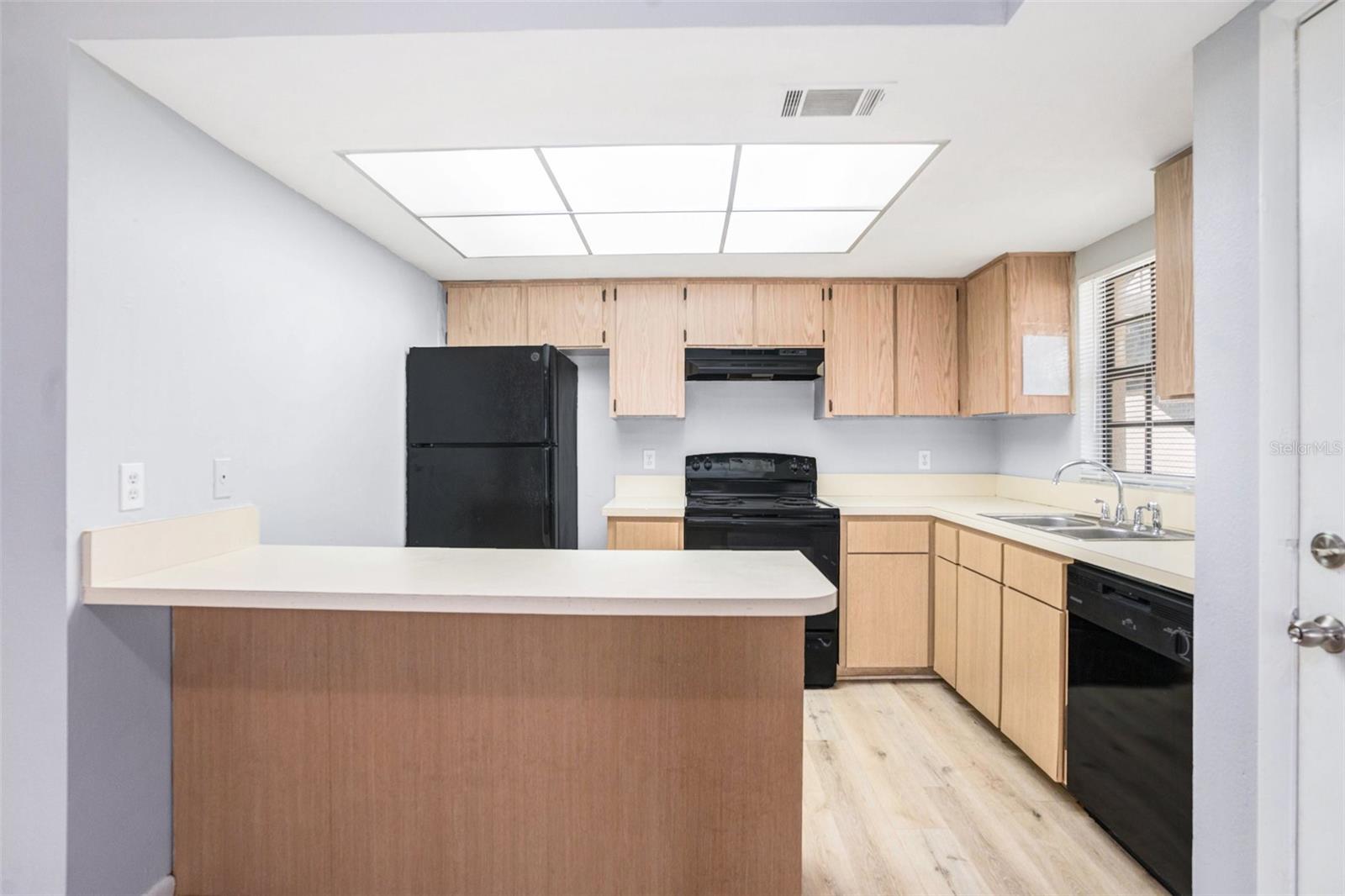 Image 6 of 27 For 4014 Ashford Green Place G103