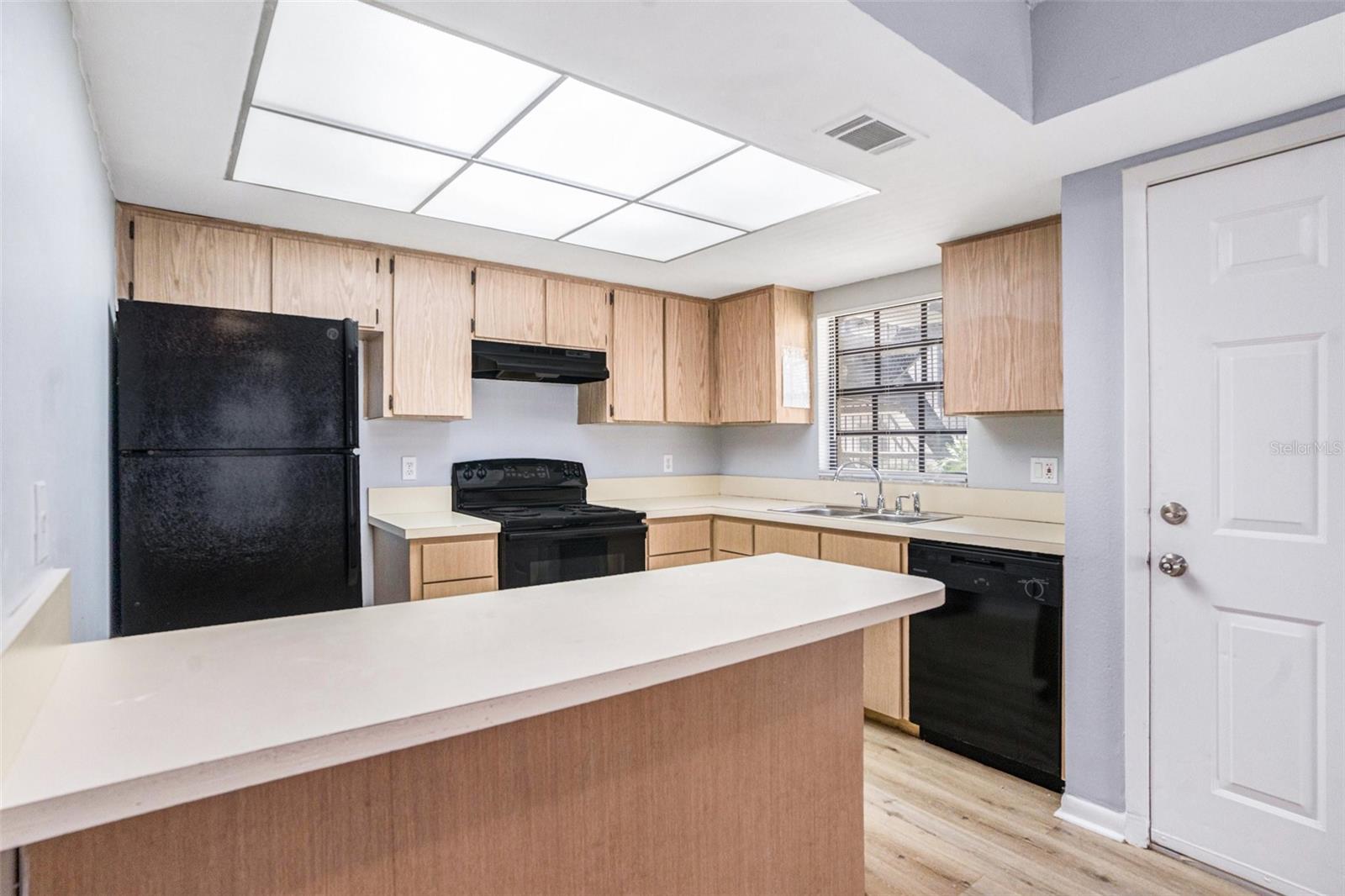 Image 7 of 27 For 4014 Ashford Green Place G103
