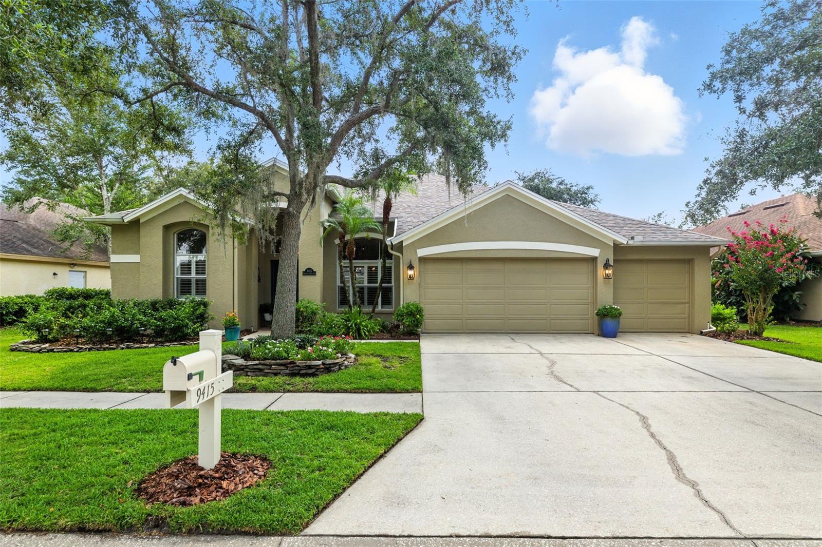Details for 9415 Hunters Pond Drive, TAMPA, FL 33647