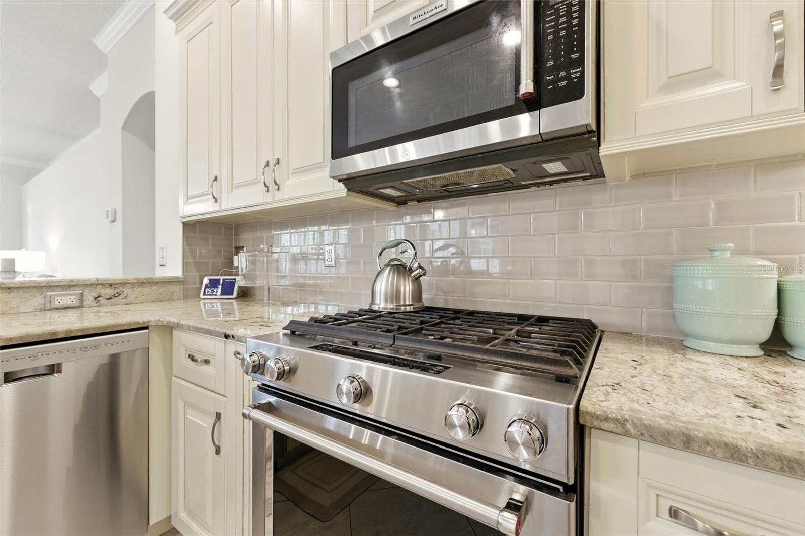 Listing photo id 9 for 9415 Hunters Pond Drive