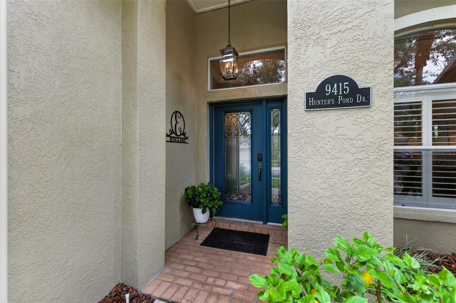 Listing photo id 1 for 9415 Hunters Pond Drive